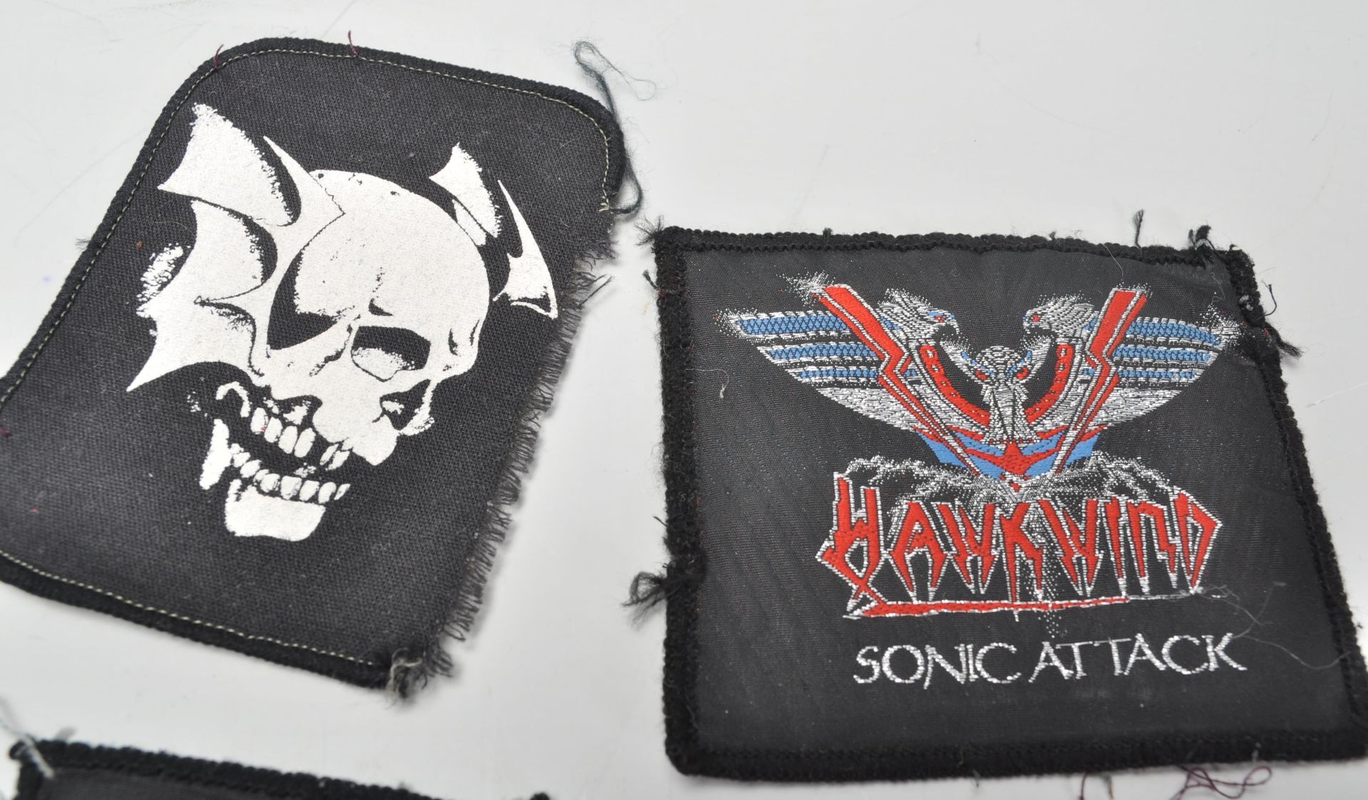A collection of 1980's heavy metal rock music related patches to include Led Zeppelin, Hawk Wind, - Bild 5 aus 6