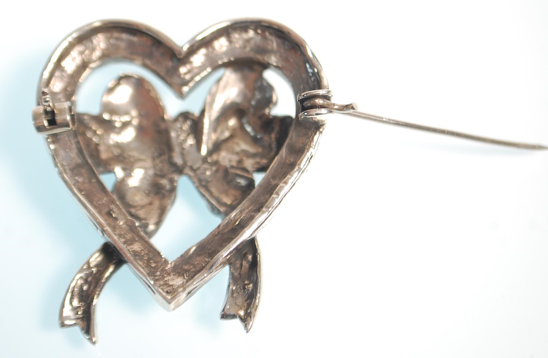 A stamped 925 silver heart brooch with bow decoration to the centre set with marcasites. Measures - Image 5 of 6