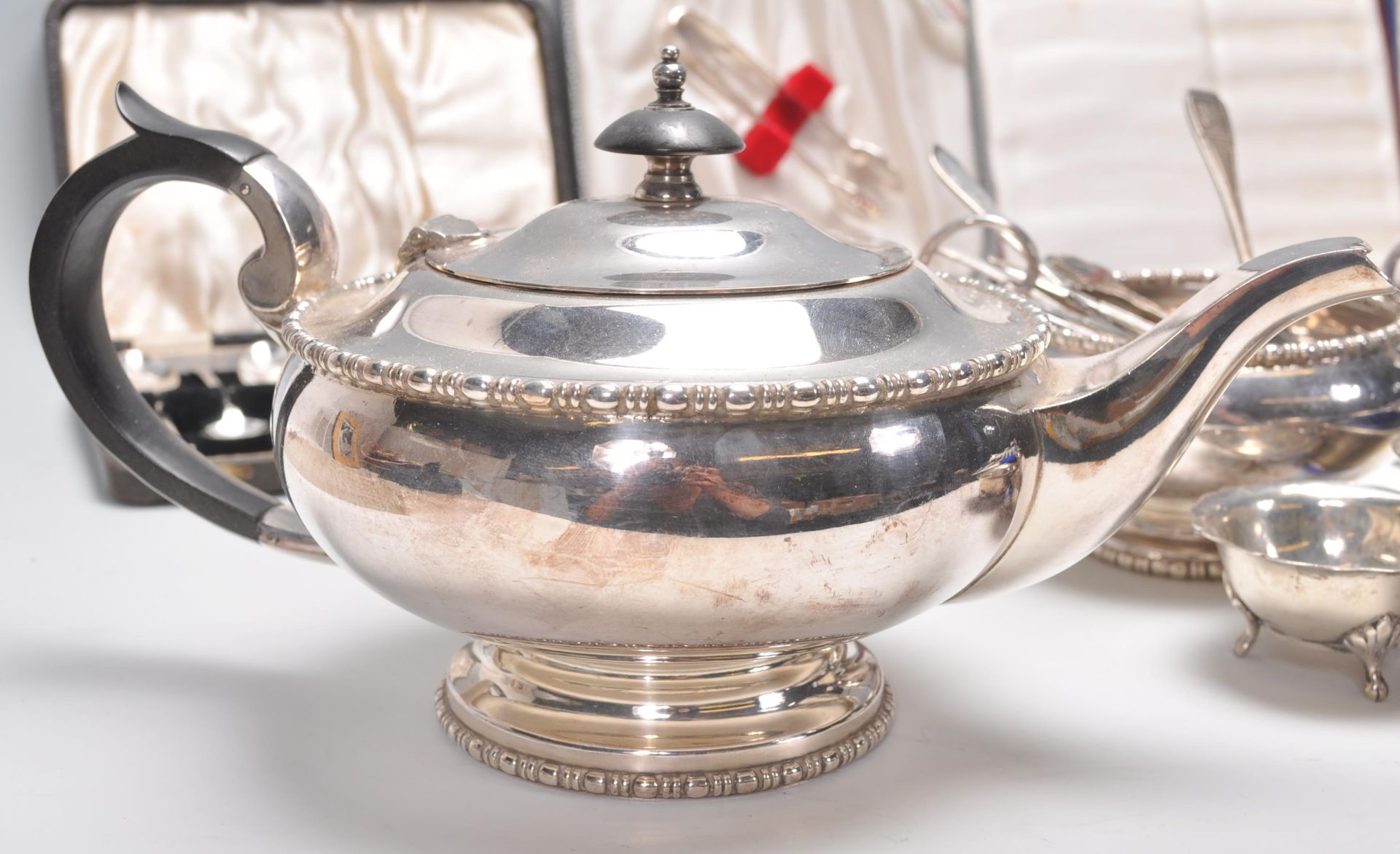 A good collection of vintage silverplate wares dating from the early 20th Century to include a - Image 10 of 16