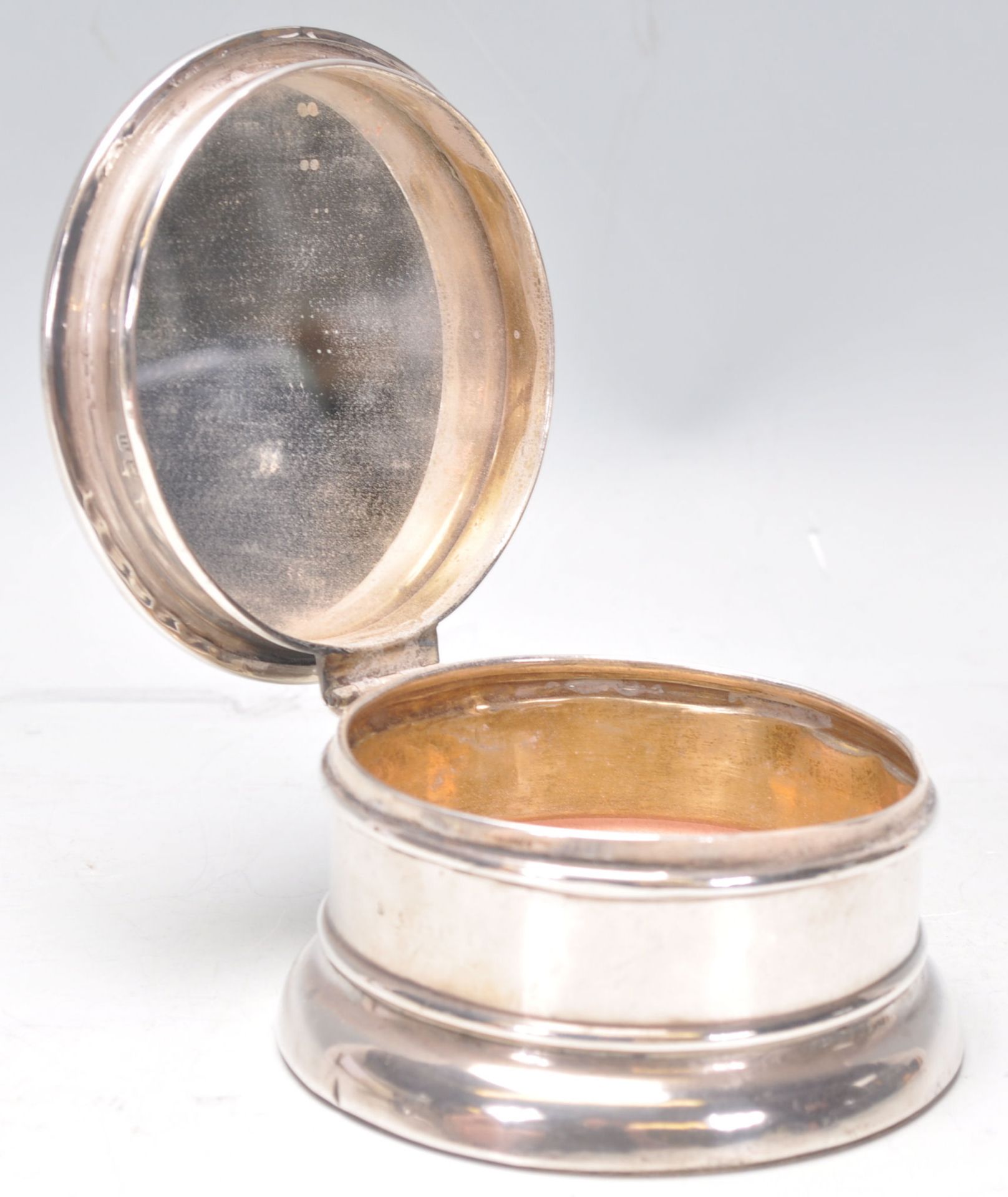 A large early 20th Century silver hallmarked powder pot / table compact of cylindrical form having a - Image 2 of 7