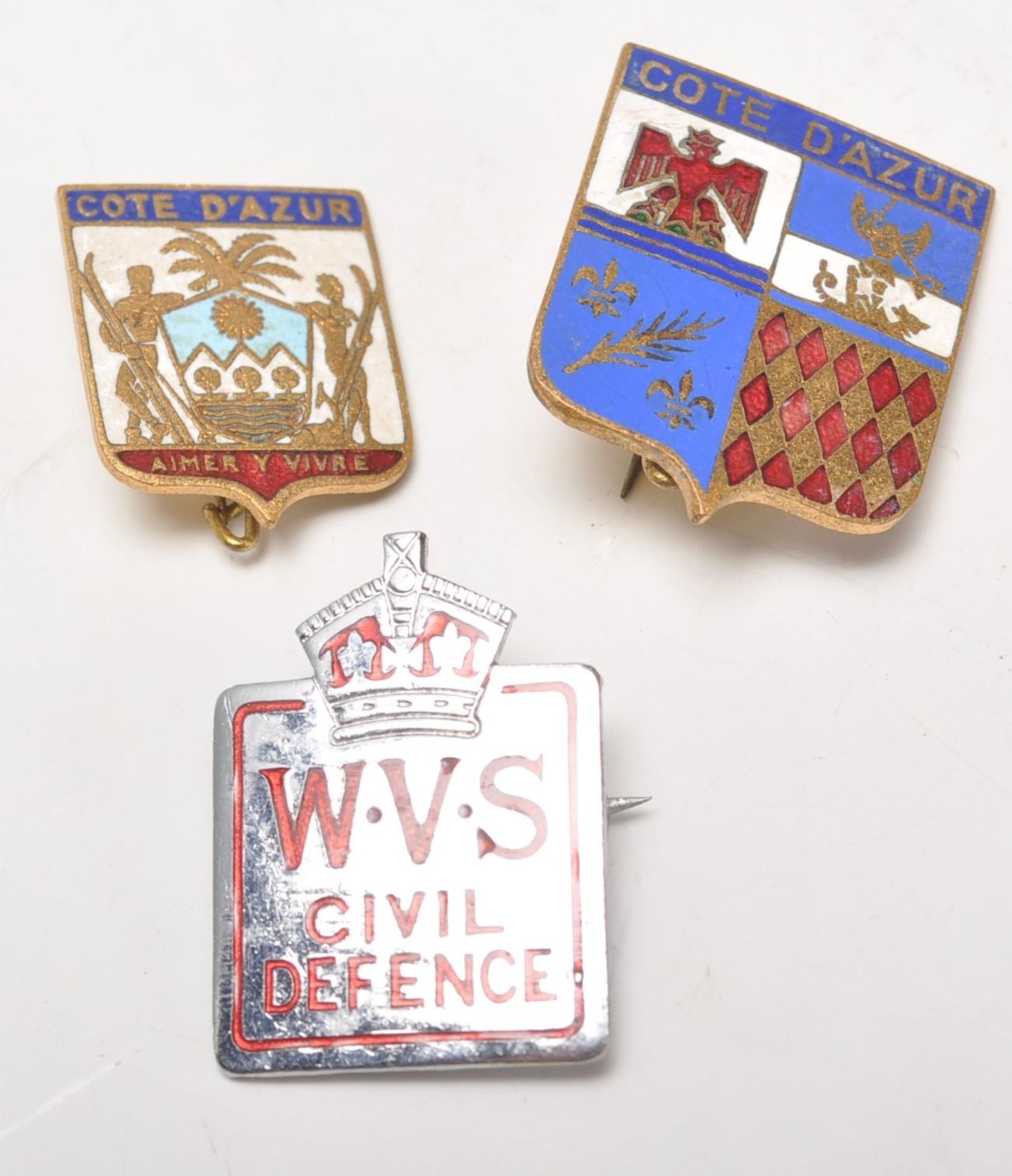 A collection of vintage pin badges dating from the early 20th Century. Multiple enameled examples to - Bild 6 aus 6