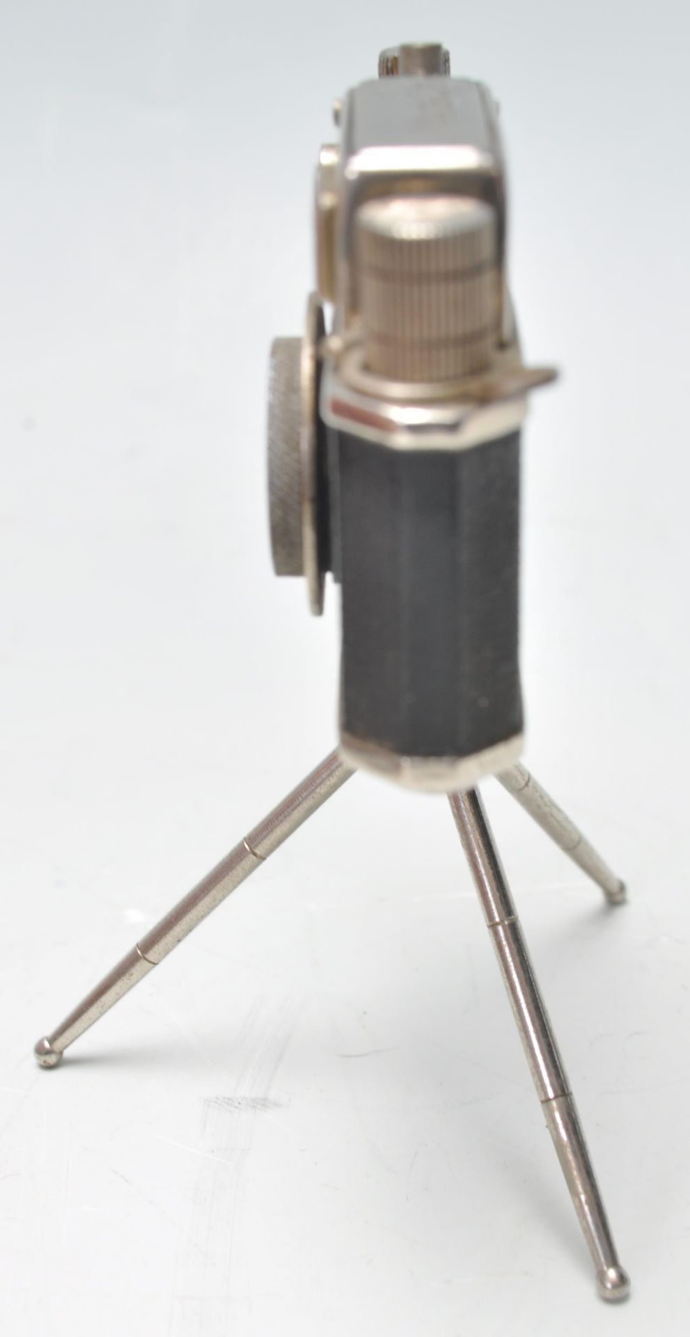 A vintage novelty Photolite Oriental cigarette lighter in the form of a miniature camera complete - Bild 3 aus 6