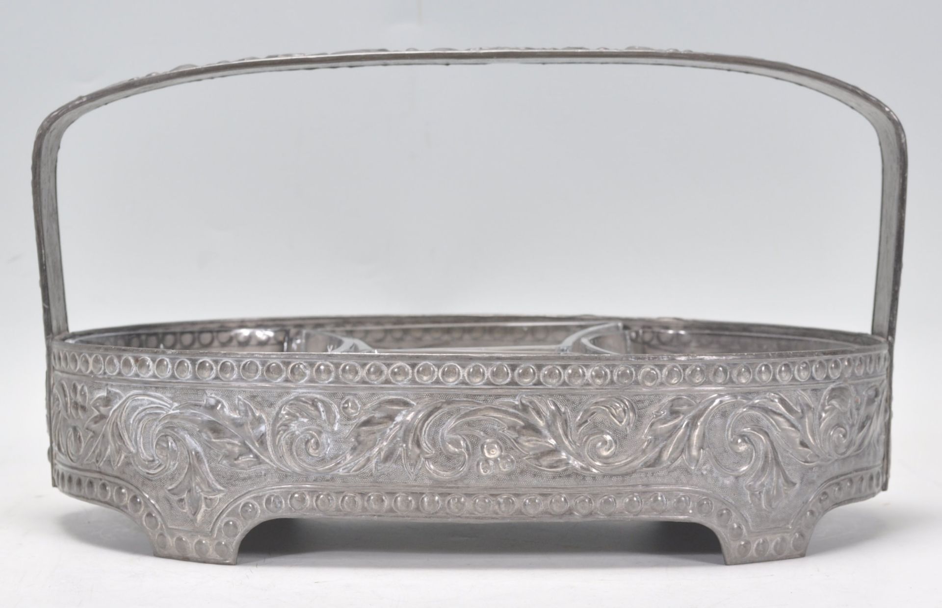 A 20th Century pewter horderves sectional dish of - Bild 4 aus 7