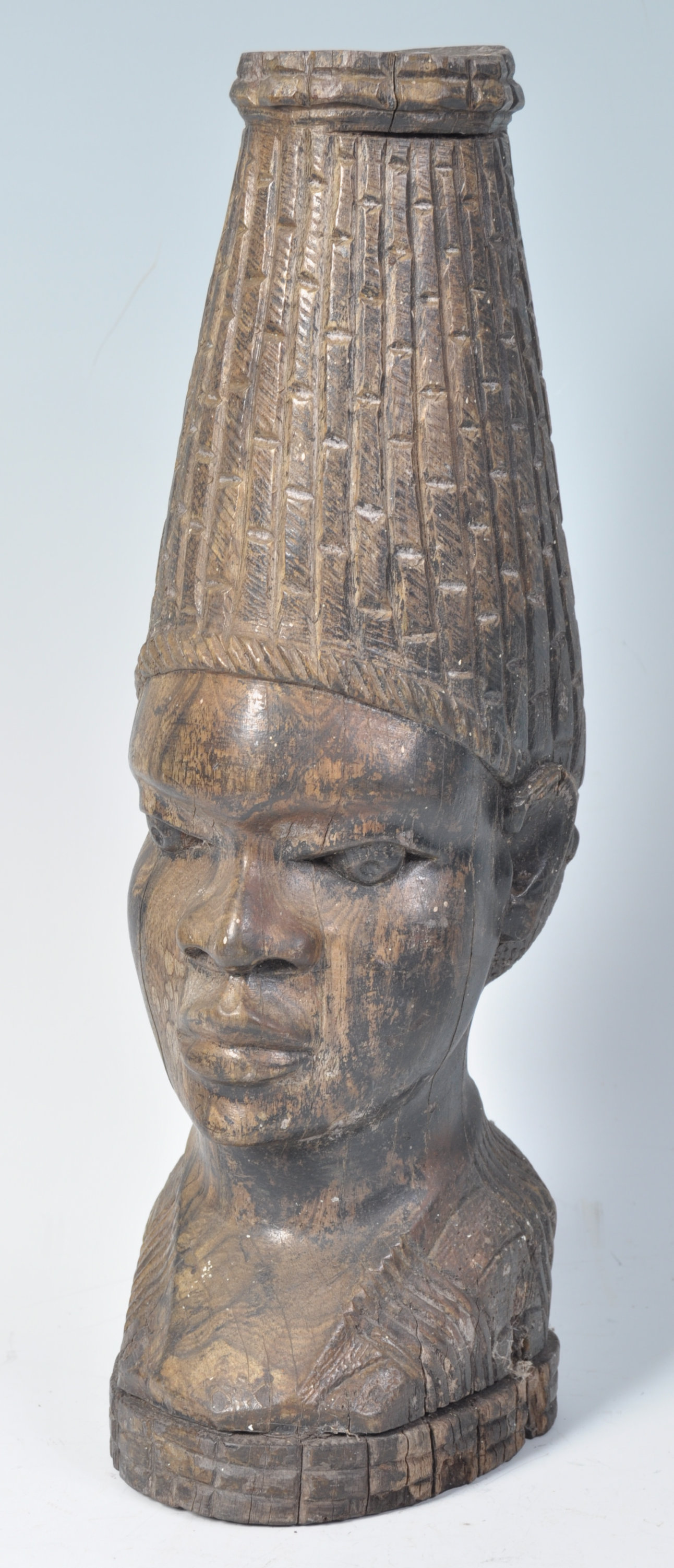 20TH CENTURY AFRICAN WOODEN CARVED NIGERIAN WOMAN