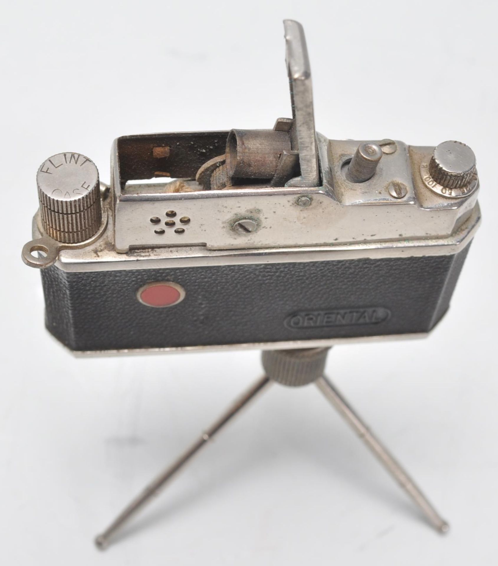 A vintage novelty Photolite Oriental cigarette lighter in the form of a miniature camera complete - Bild 6 aus 6