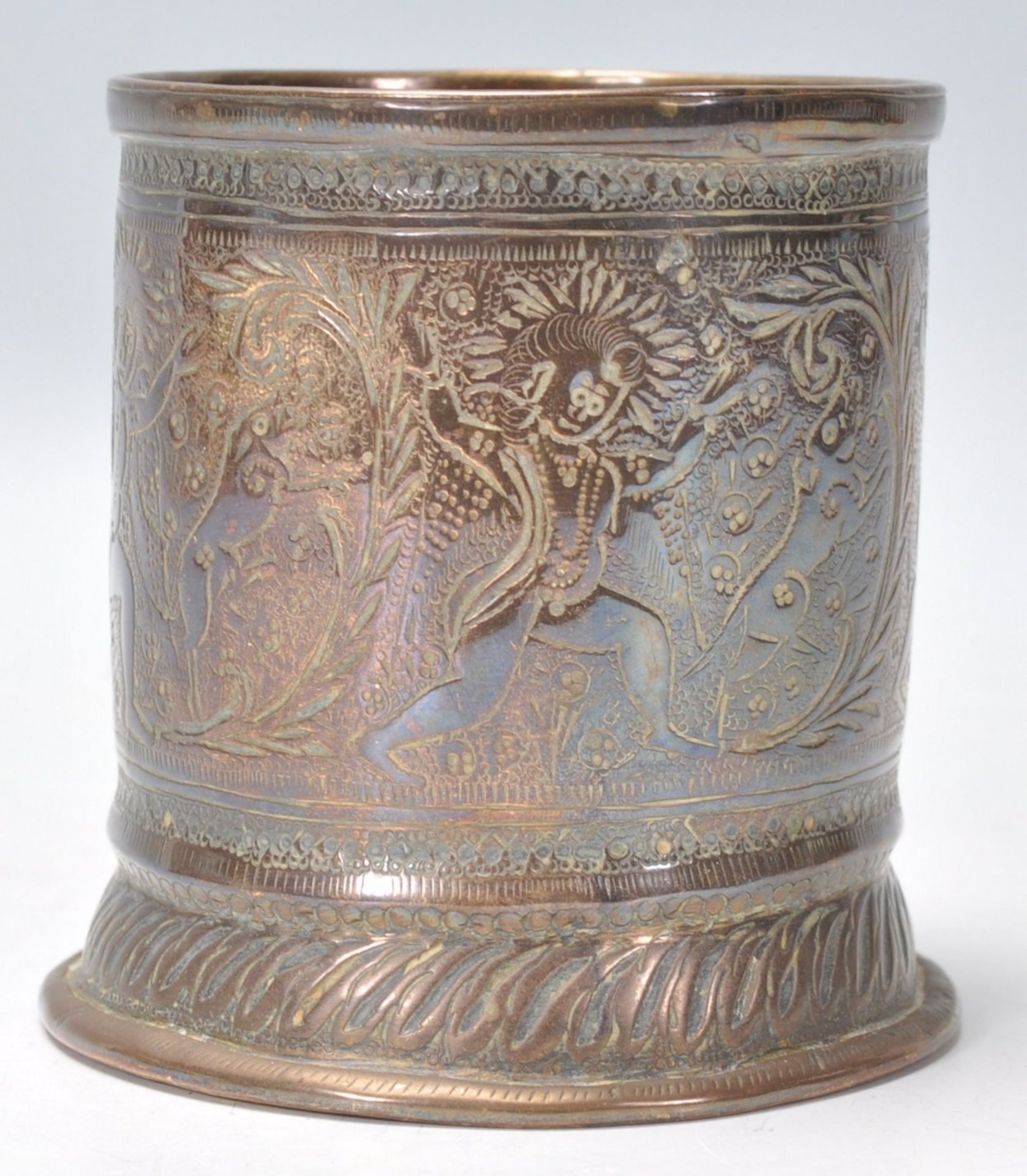 A vintage 20th Century Indian brass brush pot of cylindrical form with finely engraved dancing - Bild 2 aus 6