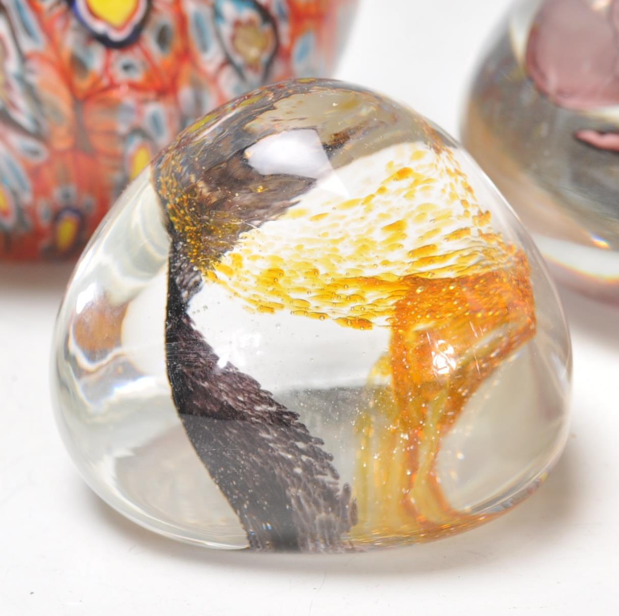 A mixed group of vintage 20th Century glass paperweights to include millefiore examples, Caithness - Image 6 of 9