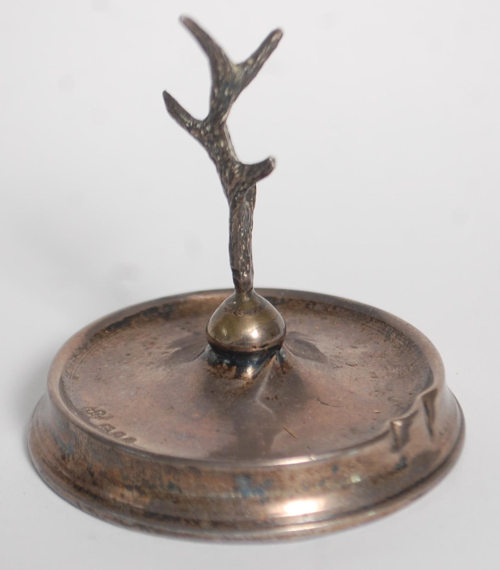 An early 20th Century Art Deco silver hallmarked weighted ring stand in the form of a tree set - Image 2 of 6