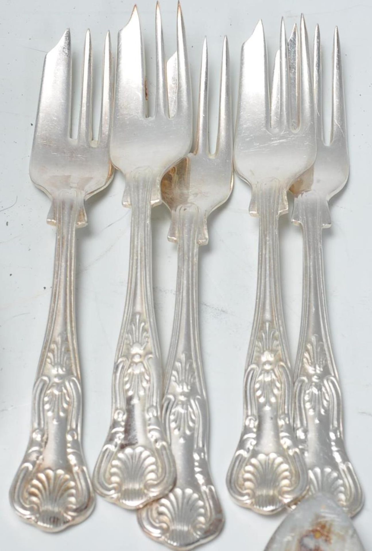 A 20th Century Smith Seymour cutlery canteen, each piece having raised floral decoration and set - Image 4 of 9