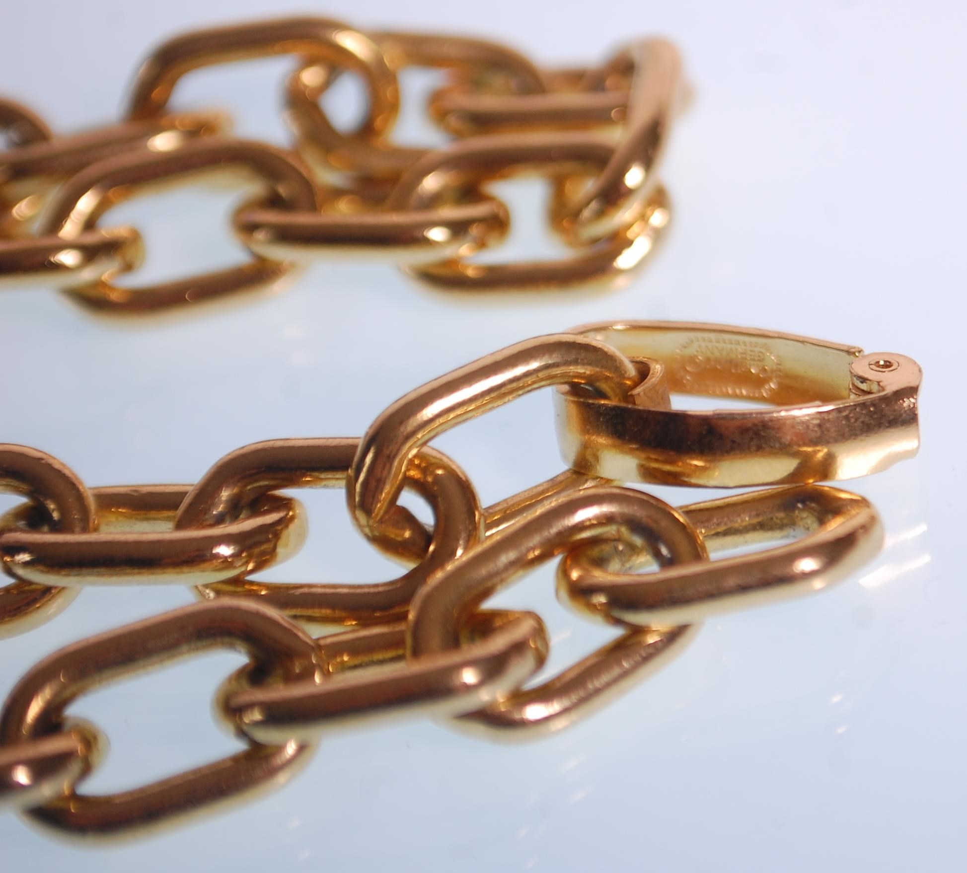 Christian Dior - A vintage gold tone chain necklace by Christian Dior. Marks to clasp. Measures 34 - Image 2 of 4