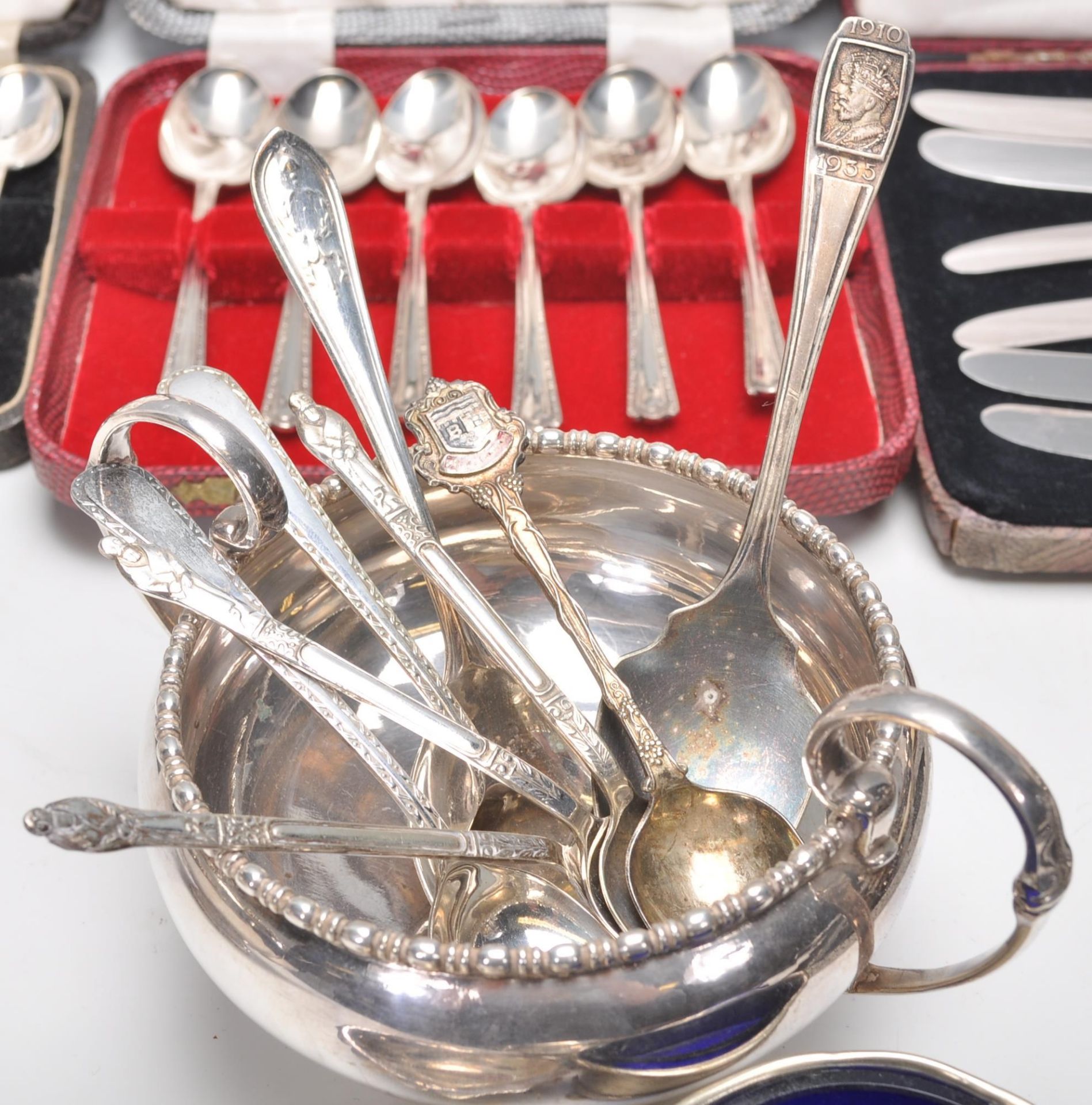 A good collection of vintage silverplate wares dating from the early 20th Century to include a - Image 11 of 16