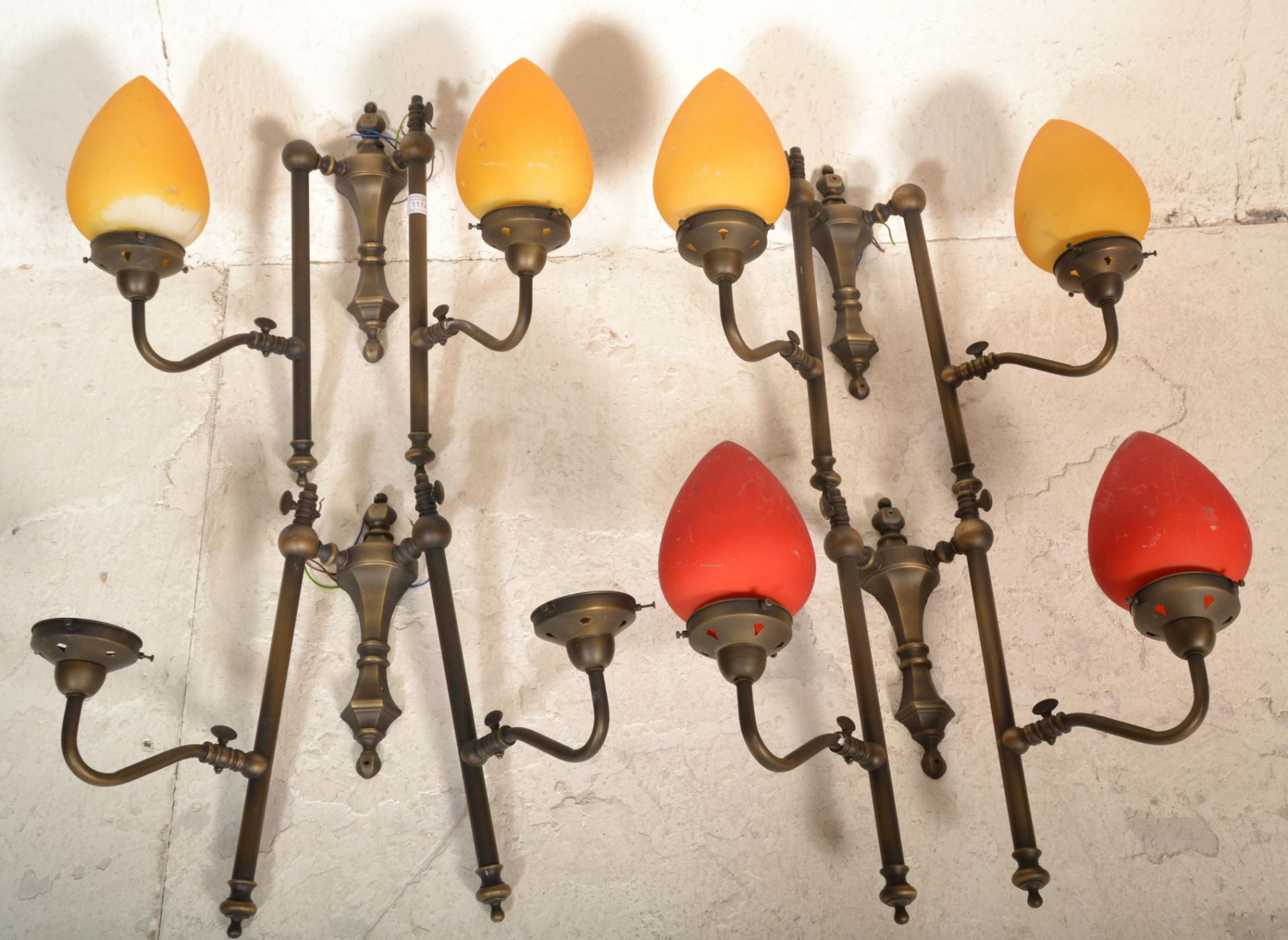 A collection of 20th century antique style lamps having bright and colourful teardrop shades. The - Bild 2 aus 9