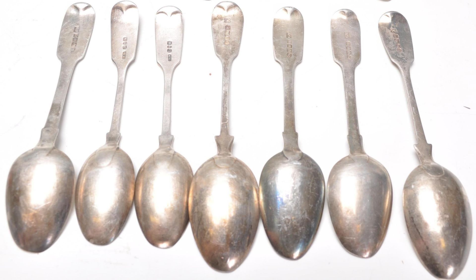 A mixed group of thirteen 19th Century Georgian and Victorian hallmarked silver spoons of similar - Image 4 of 7