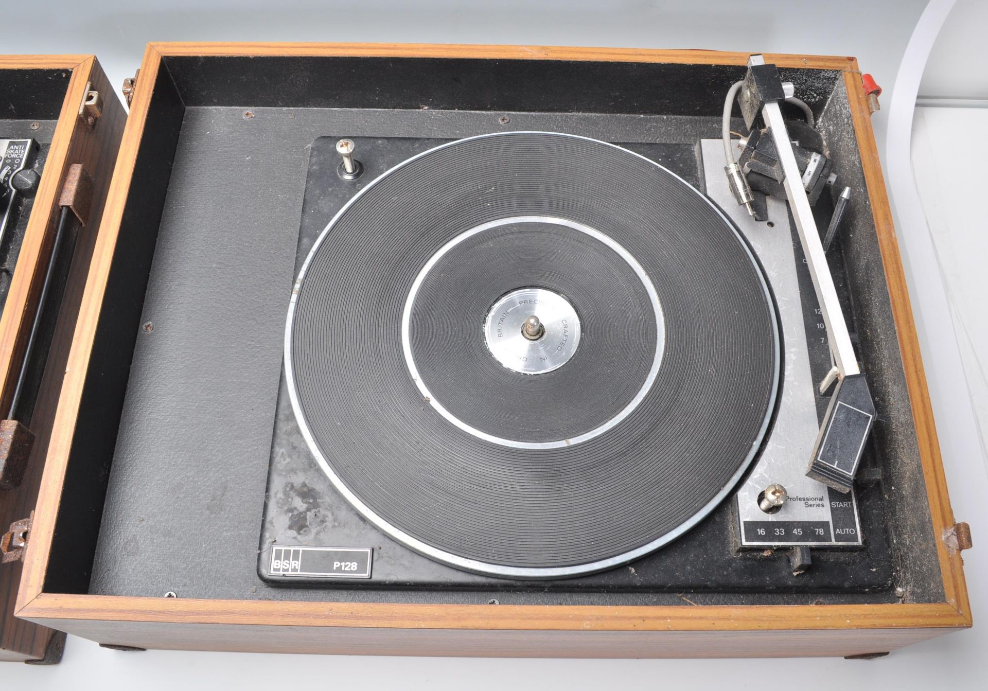 A vintage retro RT-VC dual record deck cased portable music system having two BSR P128 record decks. - Bild 3 aus 4