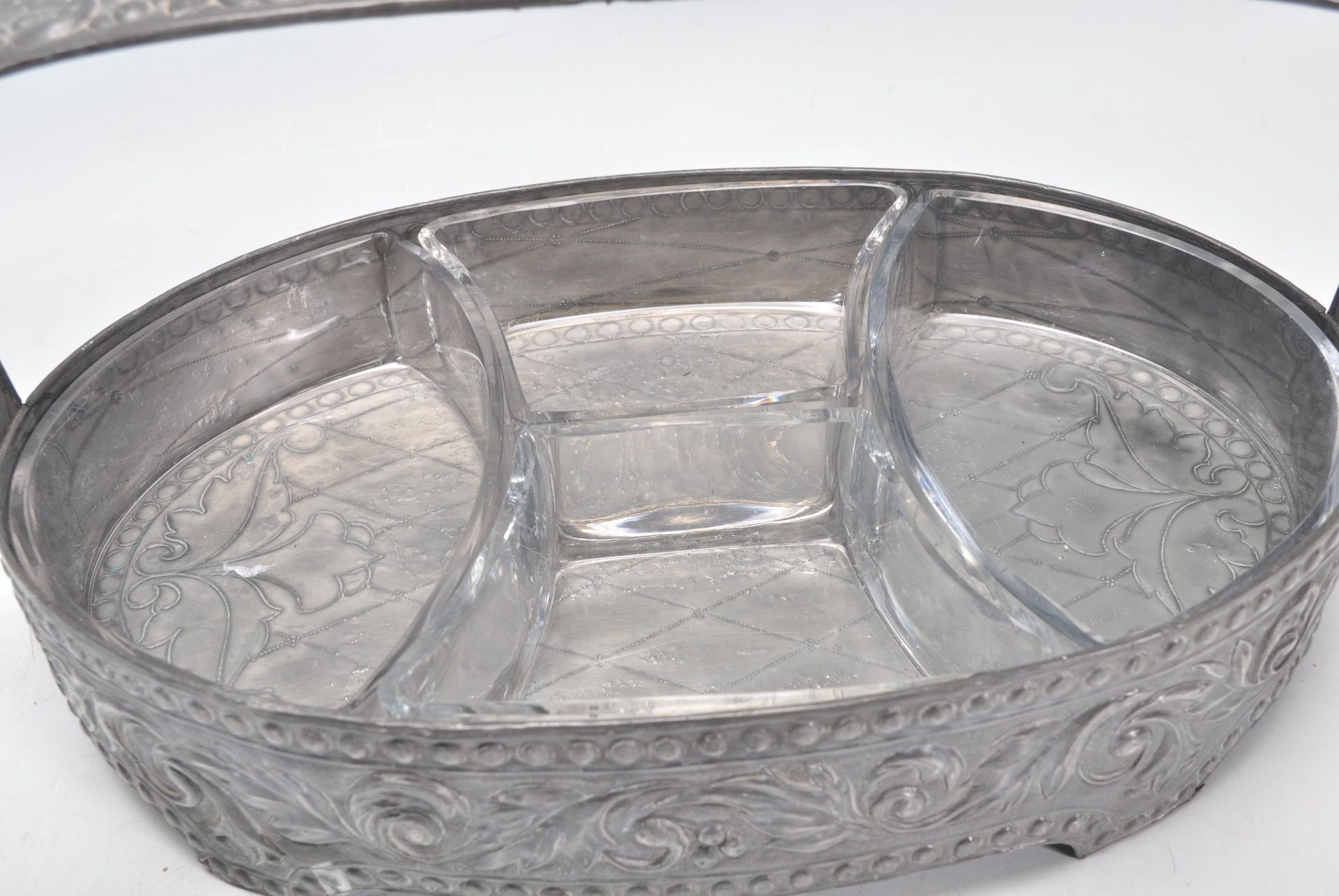 A 20th Century pewter horderves sectional dish of - Bild 7 aus 7