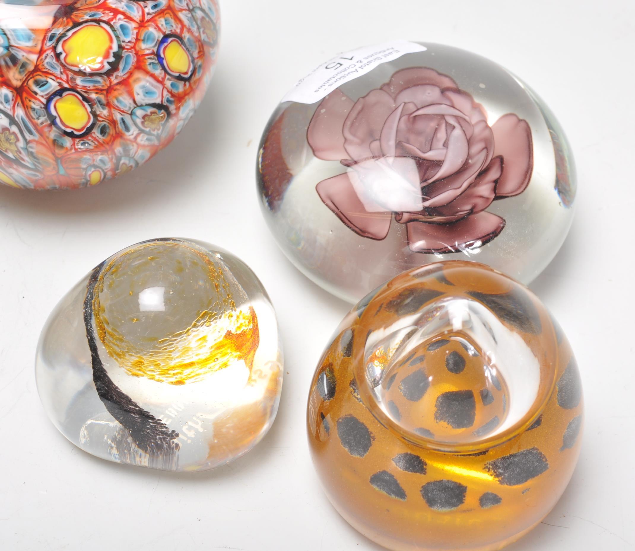 A mixed group of vintage 20th Century glass paperweights to include millefiore examples, Caithness - Image 7 of 9