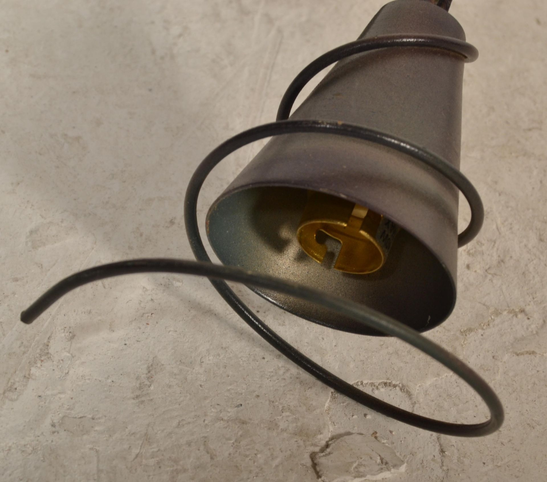 A collection of 8 modern 20th century twin sconce wall lights. Each of brushed metal form having - Bild 4 aus 4