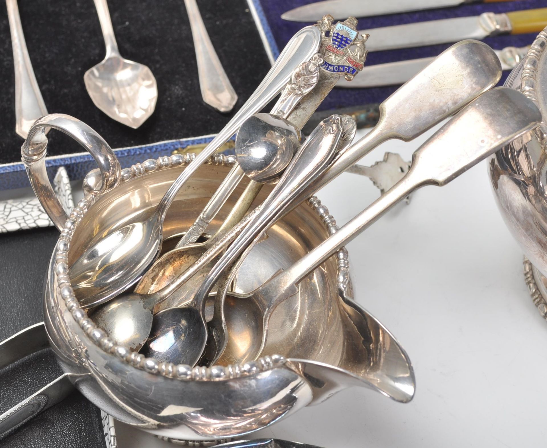 A good collection of vintage silverplate wares dating from the early 20th Century to include a - Image 8 of 16