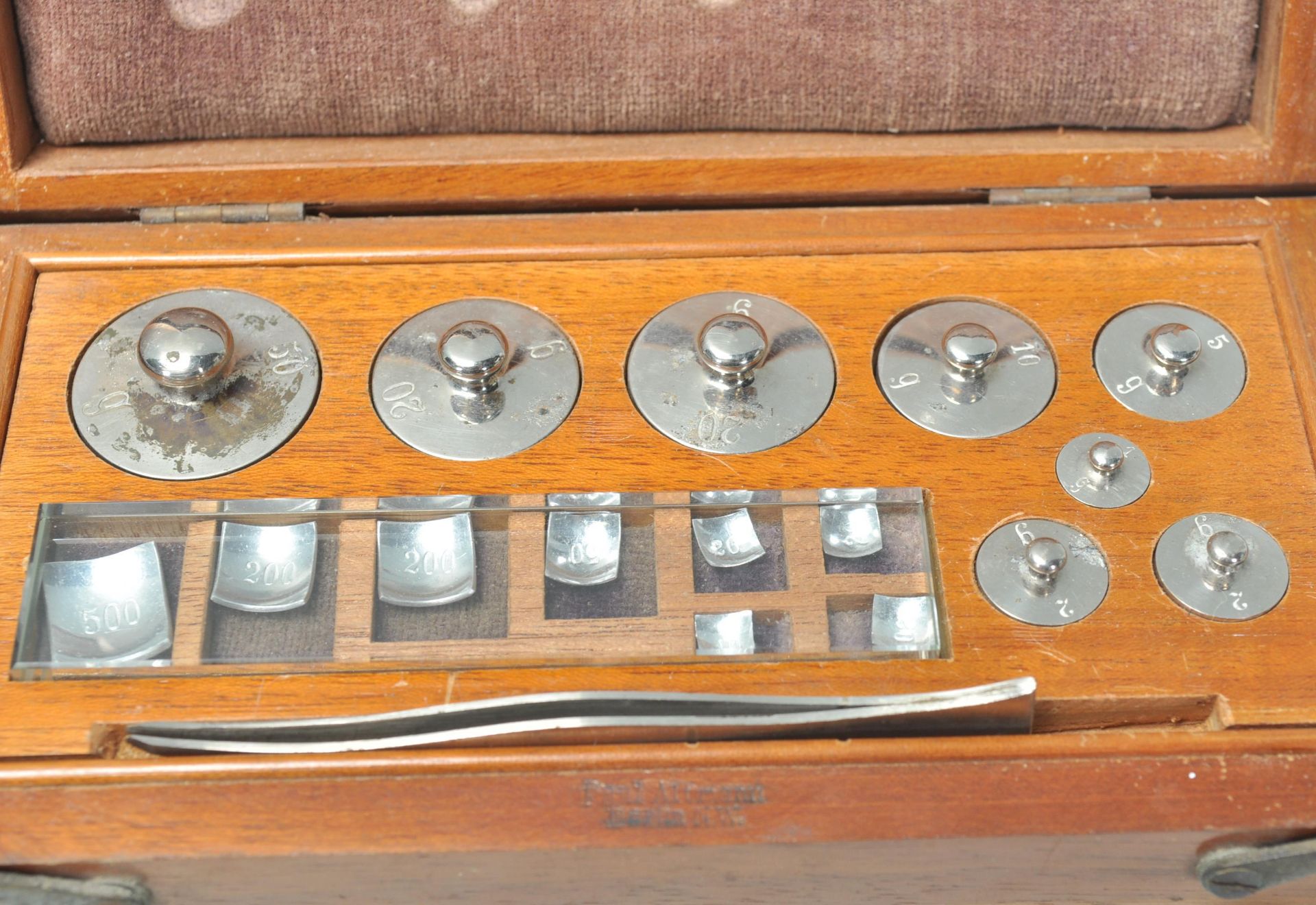 An early 20th Century mahogany cased set of portable brass scales together with two cased sets of - Bild 6 aus 7