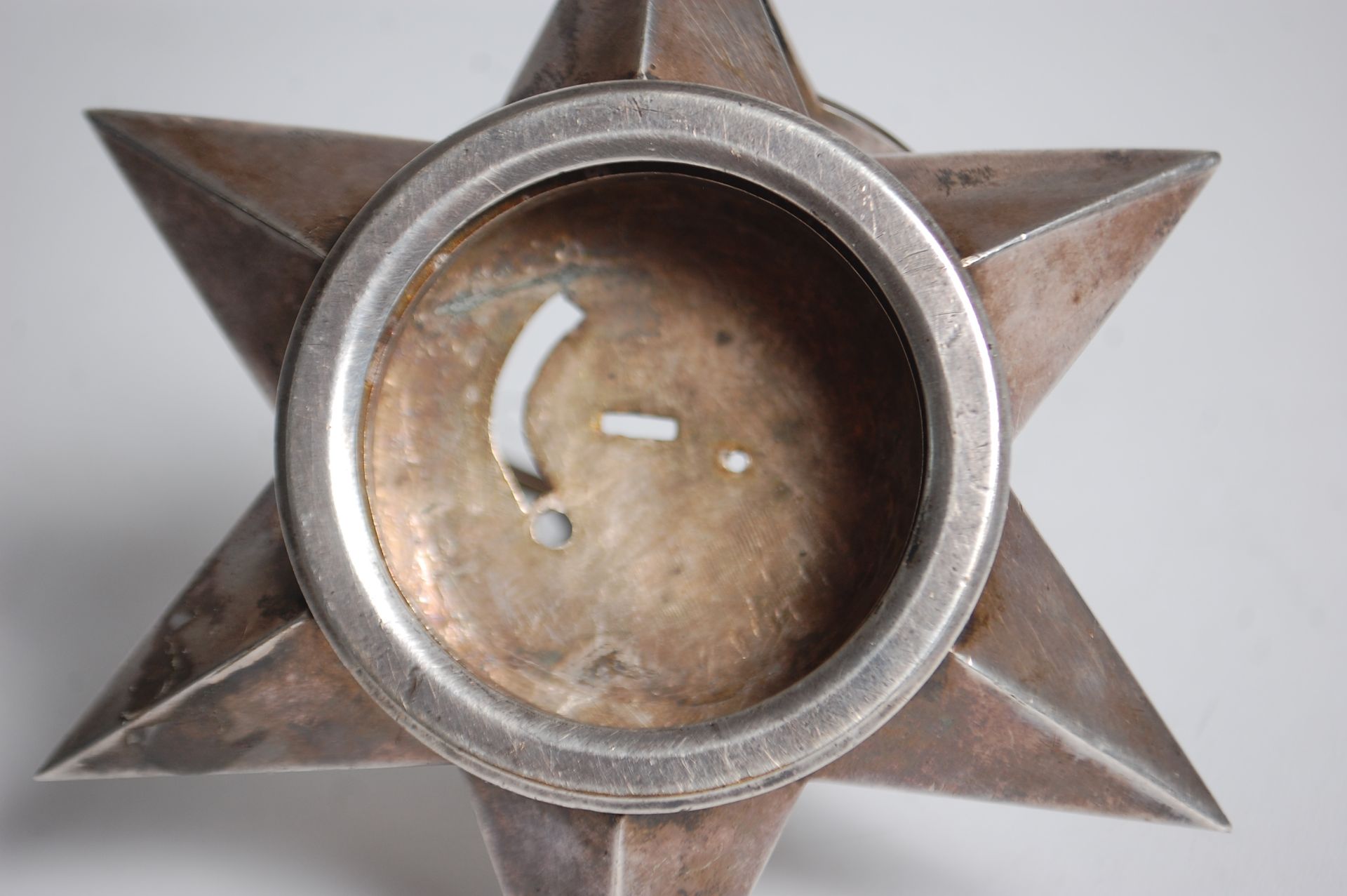 A good heavy 19th Century Victorian silverplate travel clock stand of star form having an easel - Image 5 of 8