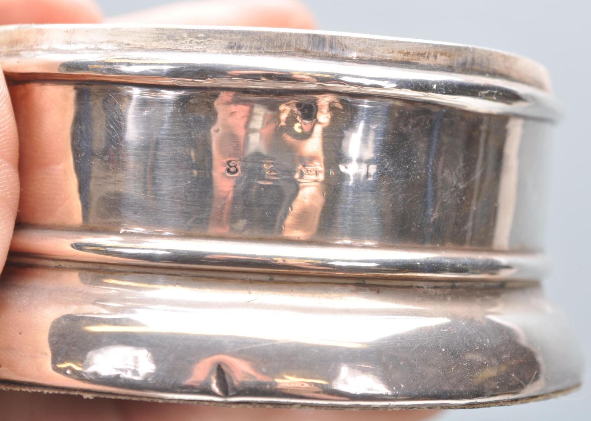 A large early 20th Century silver hallmarked powder pot / table compact of cylindrical form having a - Image 7 of 7