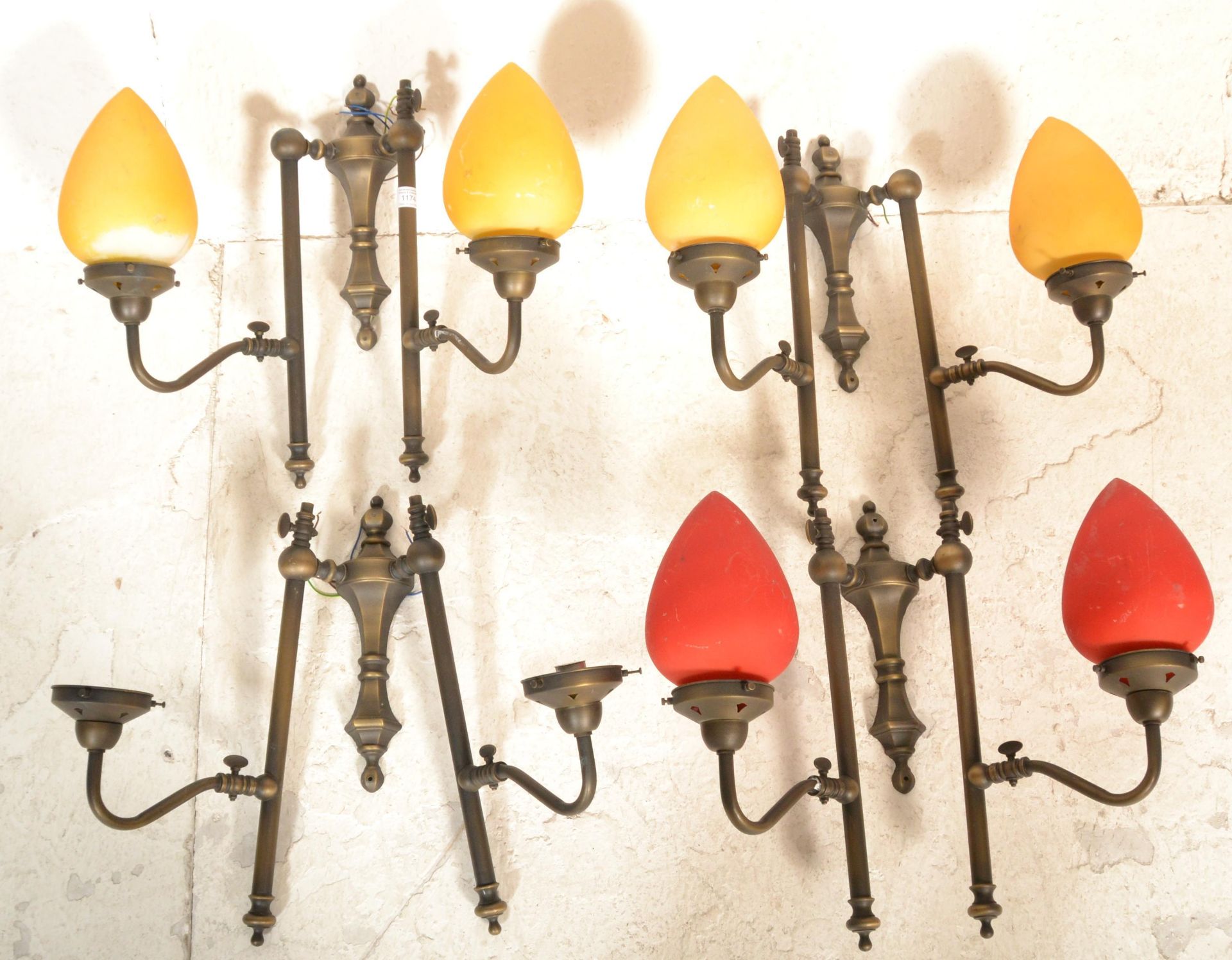 A collection of 20th century antique style lamps having bright and colourful teardrop shades. The - Bild 3 aus 9