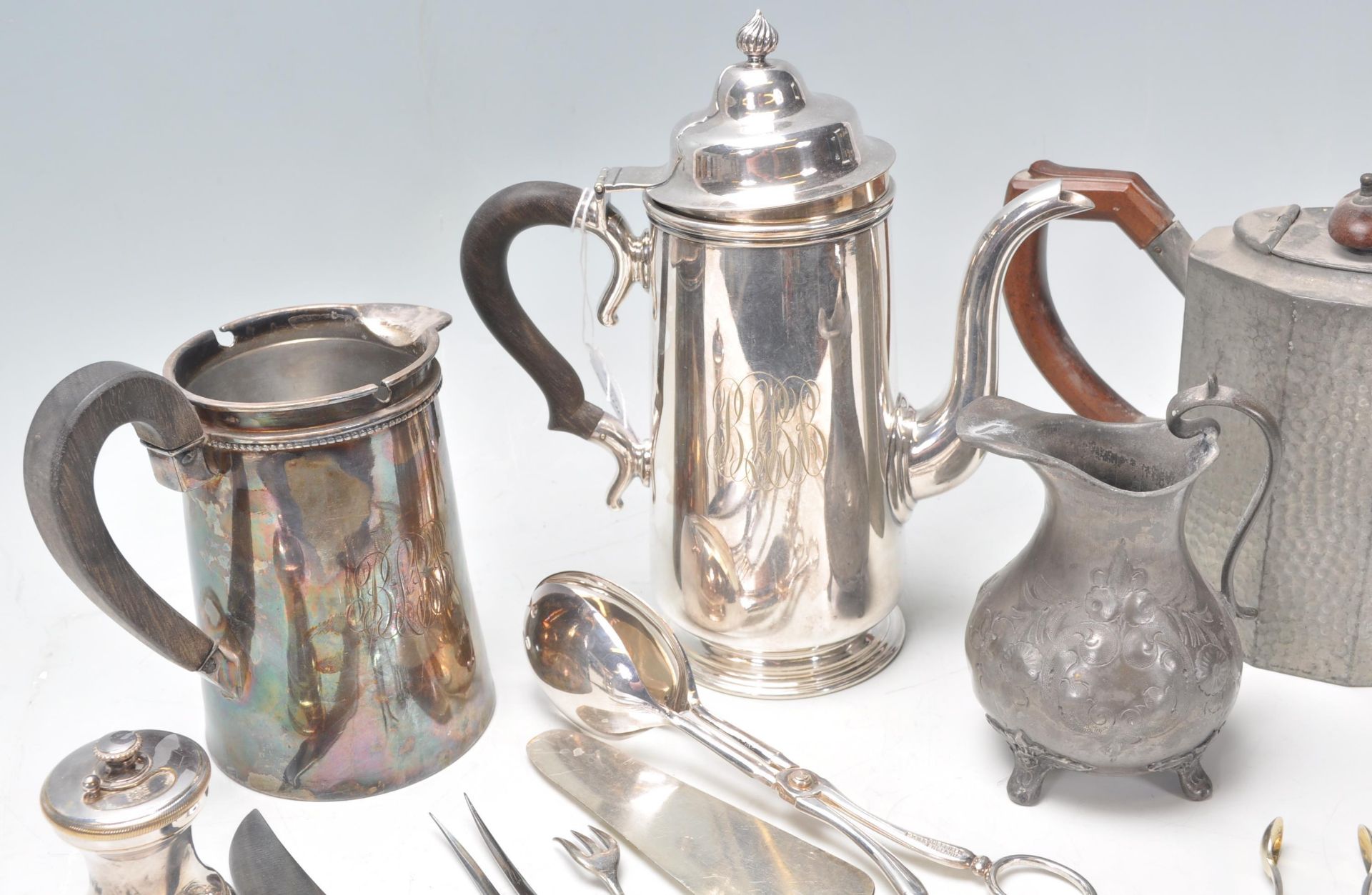 A collection of silver plated wares to include a good Gm Co EP coffee pot, Arts & Crafts Tudric type - Image 3 of 9