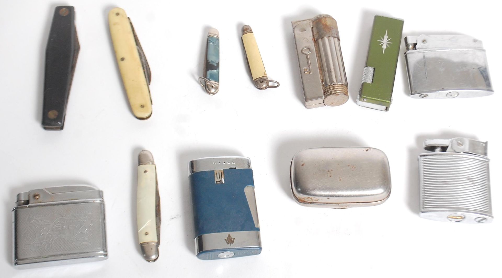 A small group of vintage lighters and penknives to include a Penguin Superlative automatic - Bild 7 aus 8