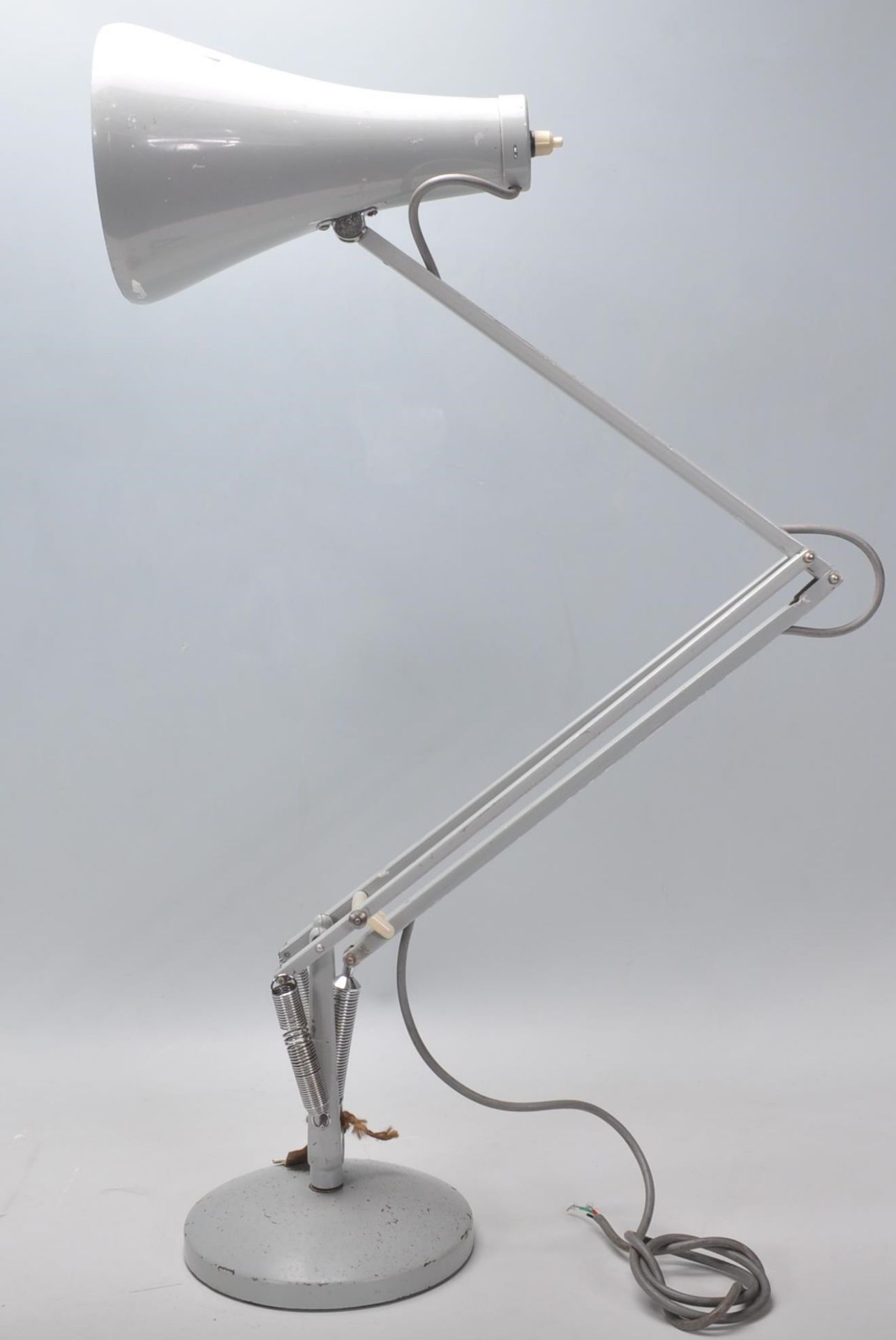 Two vintage retro 20th Century Industrial Herbert Terry anglepoise desk / table lamps. One in a - Bild 8 aus 11