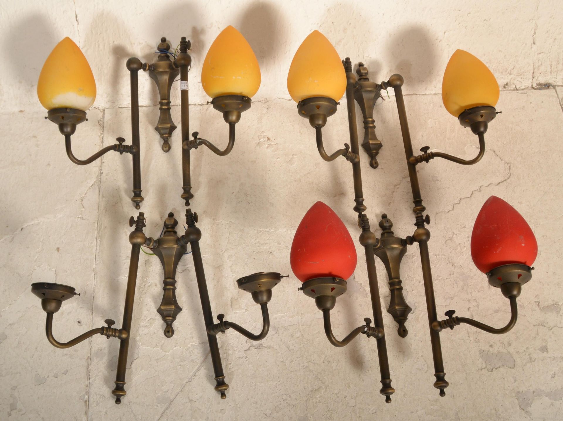 A collection of 20th century antique style lamps having bright and colourful teardrop shades. The - Bild 4 aus 9