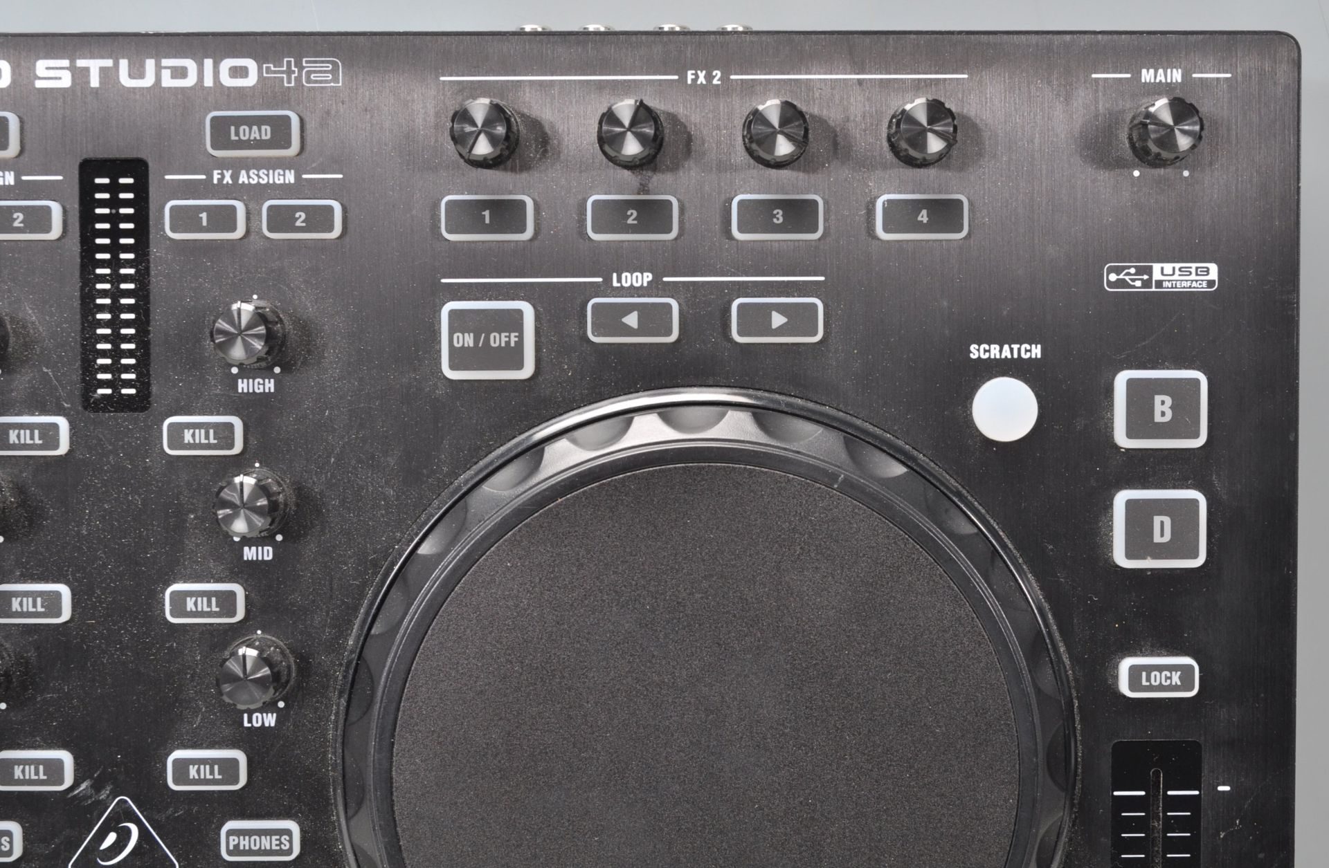 A Behringer CMD Studio 4a USB mixer. - Bild 6 aus 14