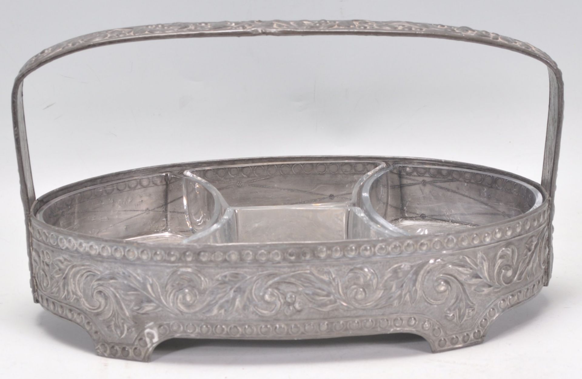 A 20th Century pewter horderves sectional dish of - Bild 2 aus 7