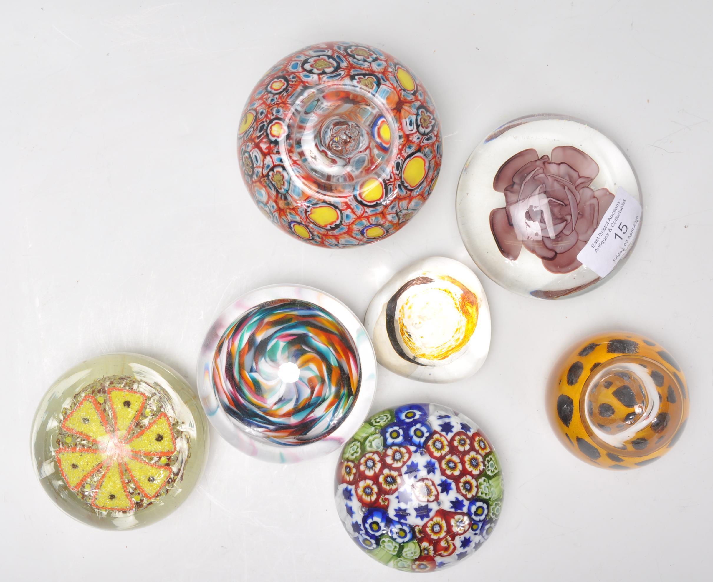 A mixed group of vintage 20th Century glass paperweights to include millefiore examples, Caithness - Image 9 of 9