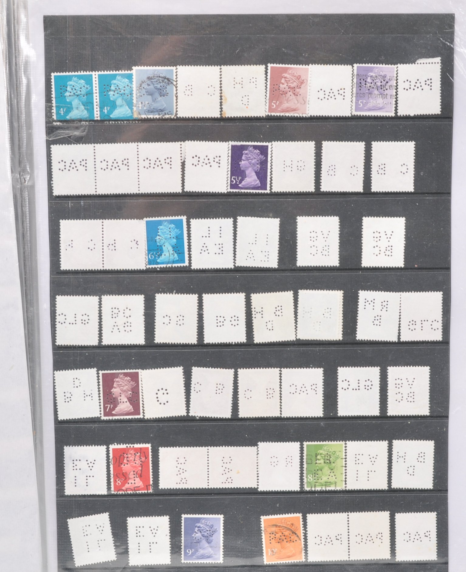 A stamp album dedicated to Perfins to include 19th and 20th century along with a handbook of British - Bild 2 aus 7