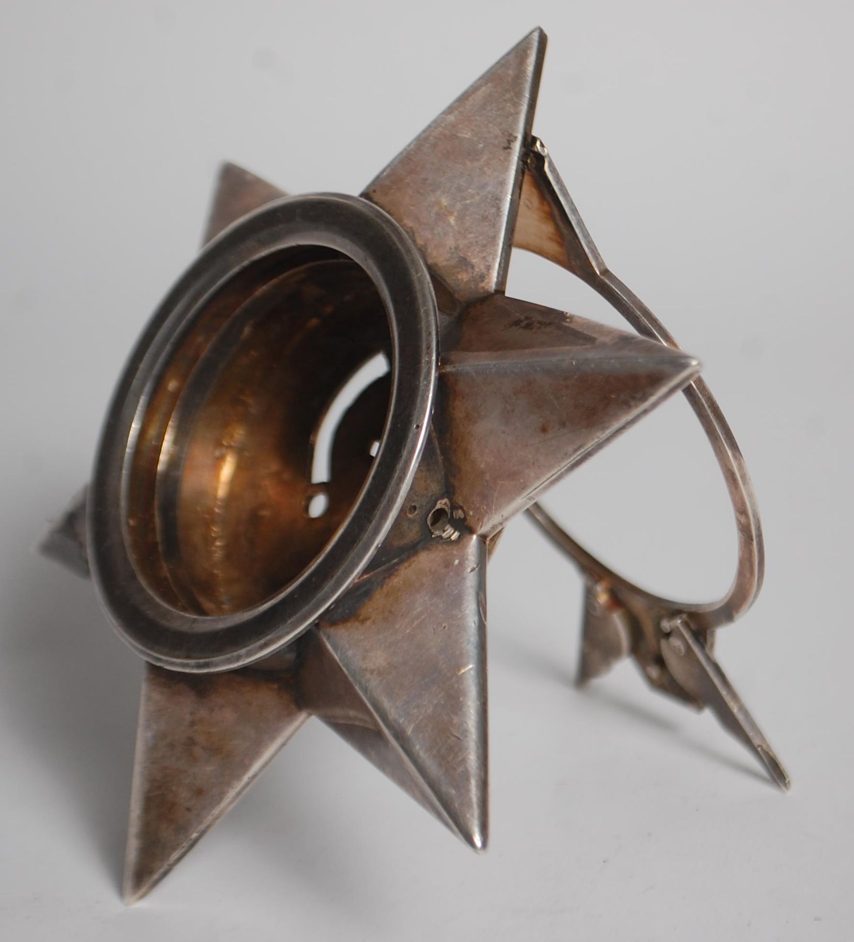 A good heavy 19th Century Victorian silverplate travel clock stand of star form having an easel - Image 2 of 8