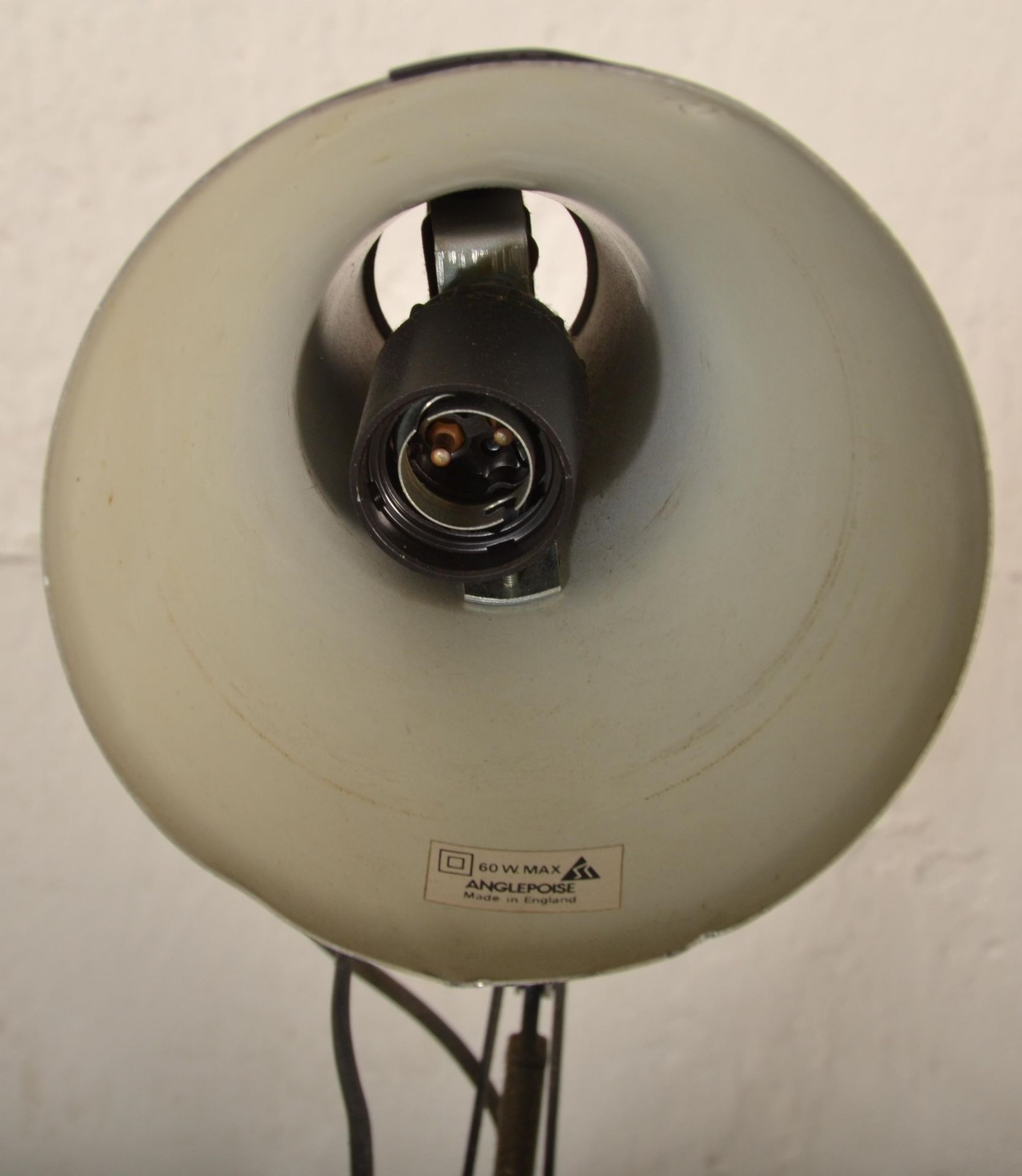 A vintage 20th Century Herbert Terry Anglepoise industrial desk lamp finished in black enamel - Bild 3 aus 4