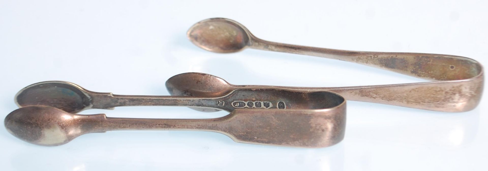 Two silver hallmarked sugar tongs dating from the early 20th Century to include a plane example - Image 5 of 6