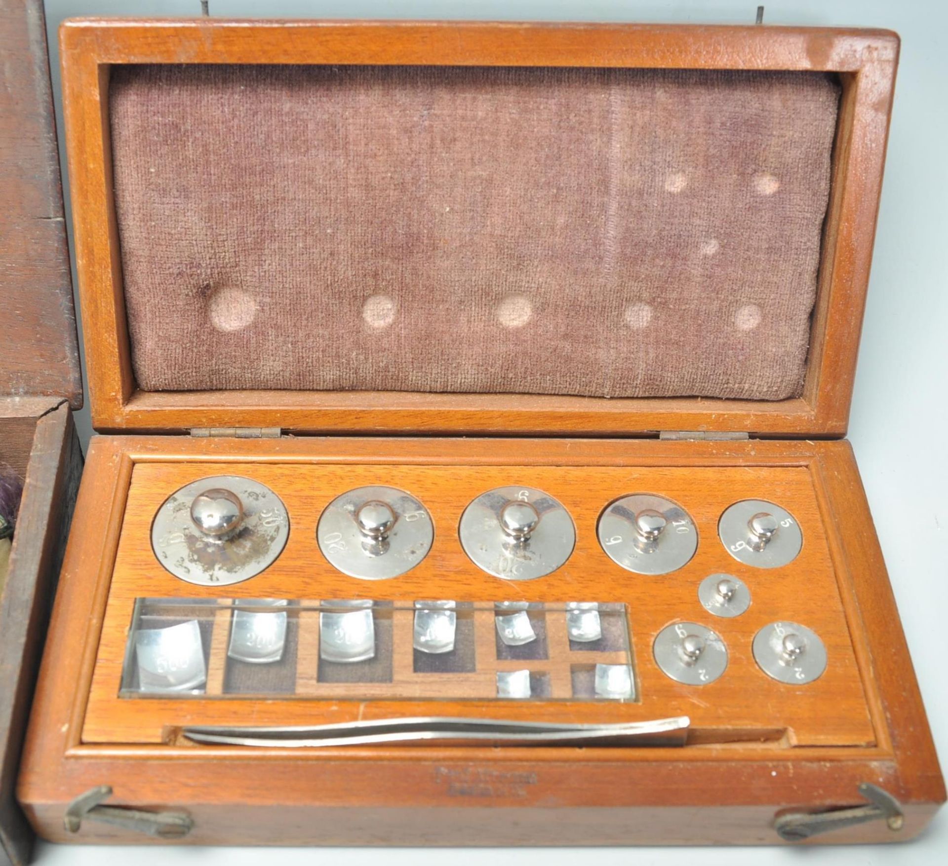 An early 20th Century mahogany cased set of portable brass scales together with two cased sets of - Bild 5 aus 7