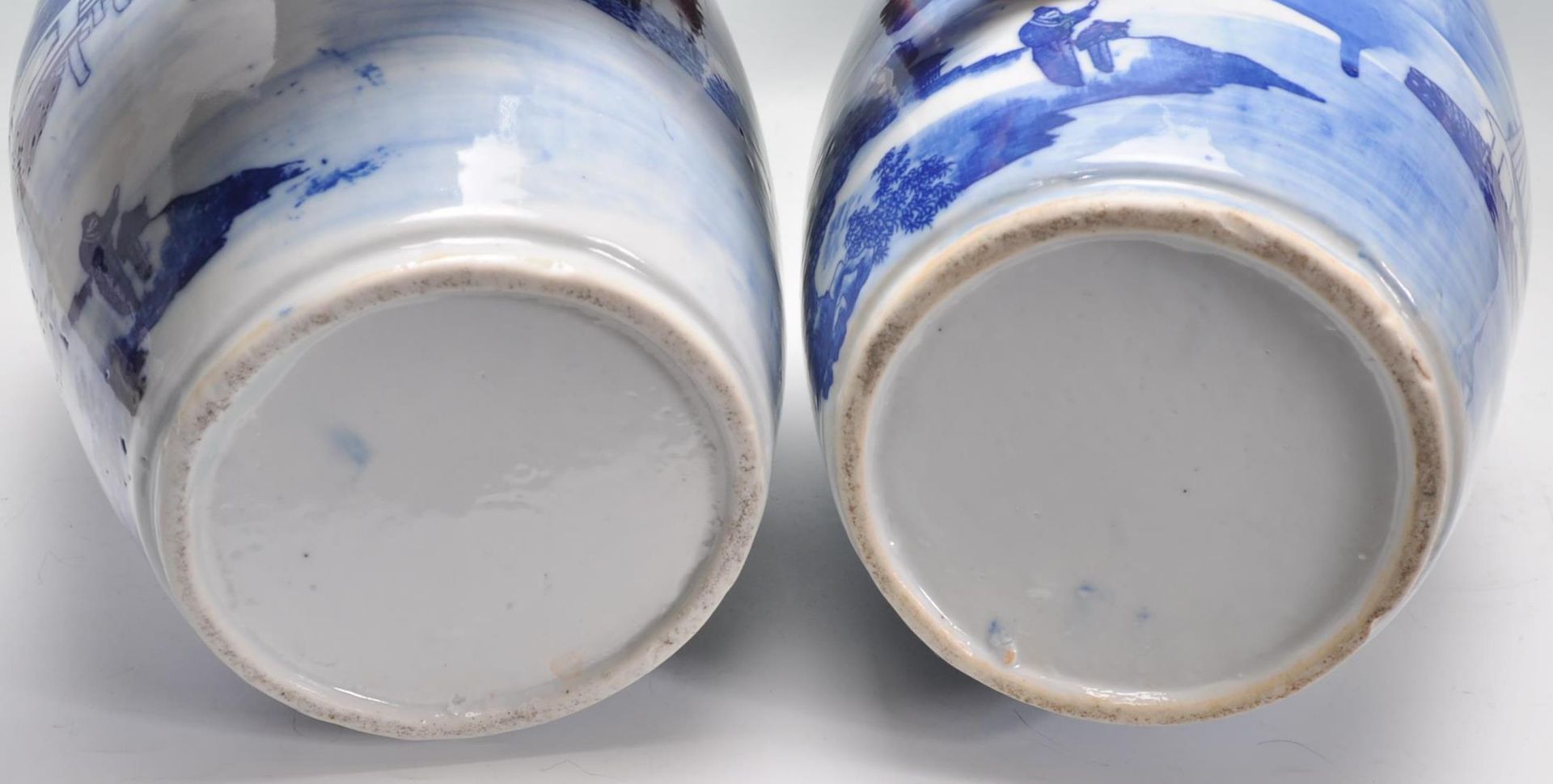 A matching pair of 19th Century Japanese Arita blu - Image 6 of 8