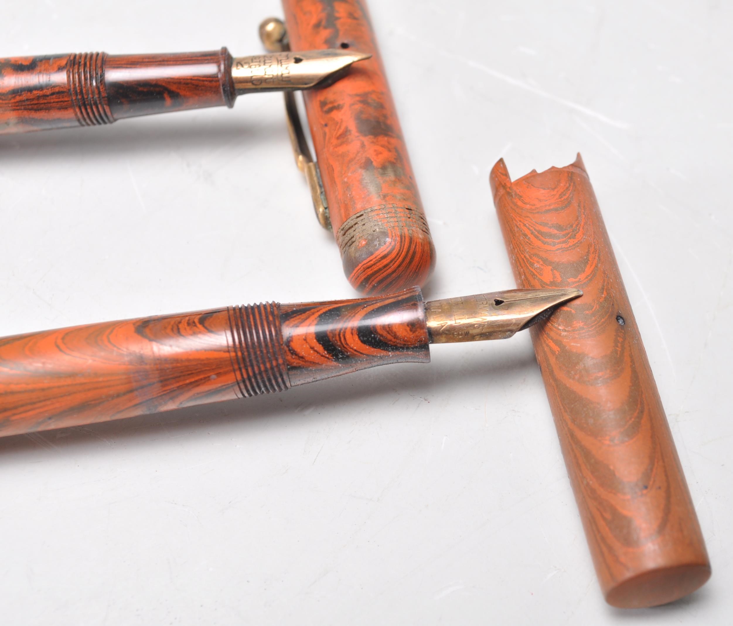 A good mixed group of four vintage 20th Century fountain pens with each pen having a 14ct gold - Image 4 of 9