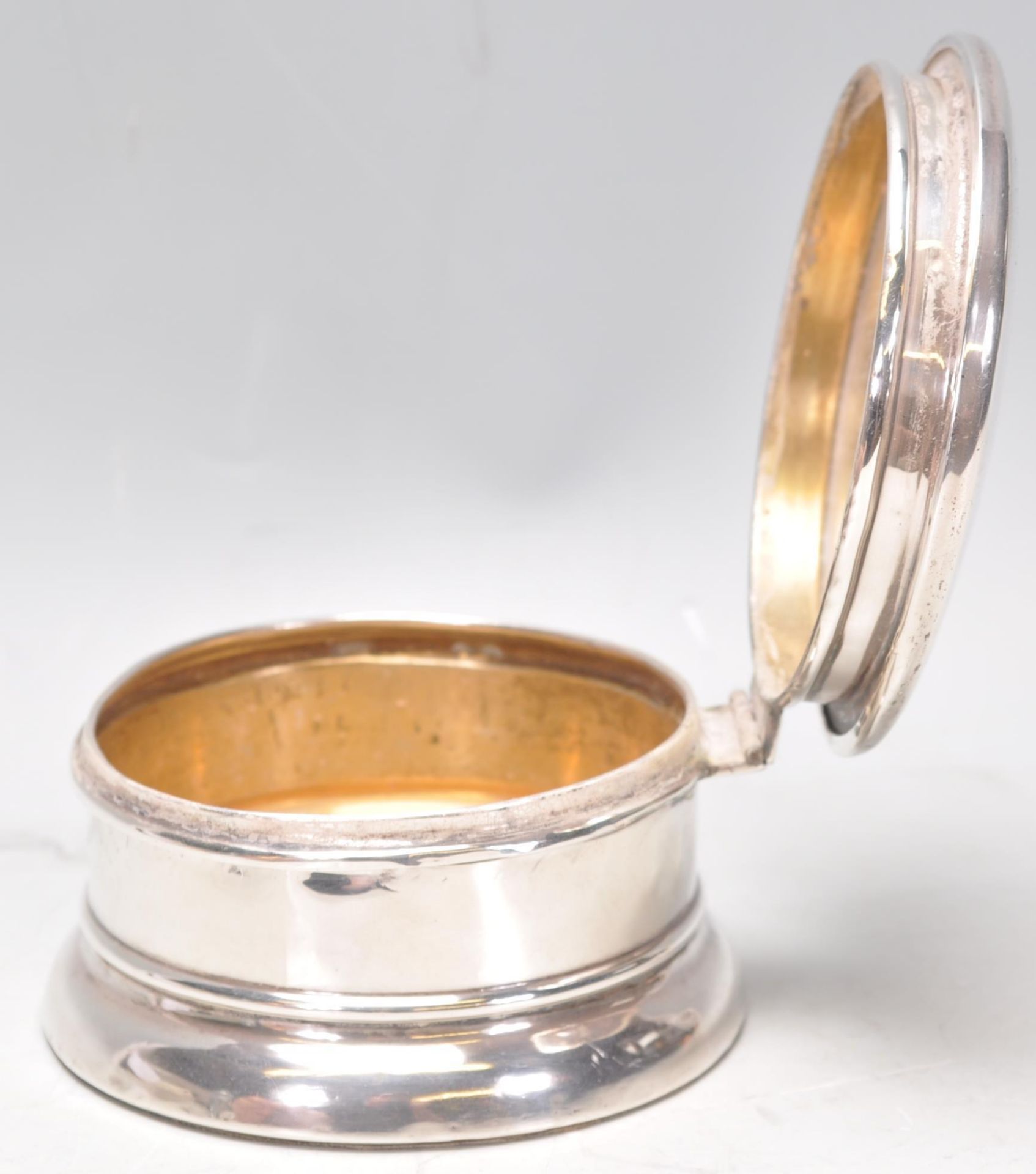 A large early 20th Century silver hallmarked powder pot / table compact of cylindrical form having a - Image 3 of 7