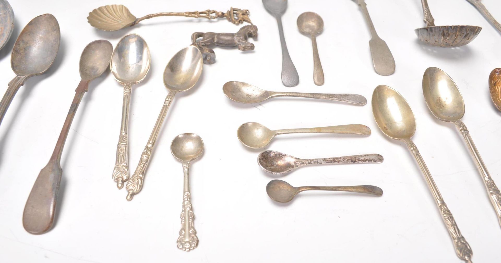 Metal Detectorist Finds. A collection of metal detector finds to include 19th century pewter spoons, - Bild 6 aus 10