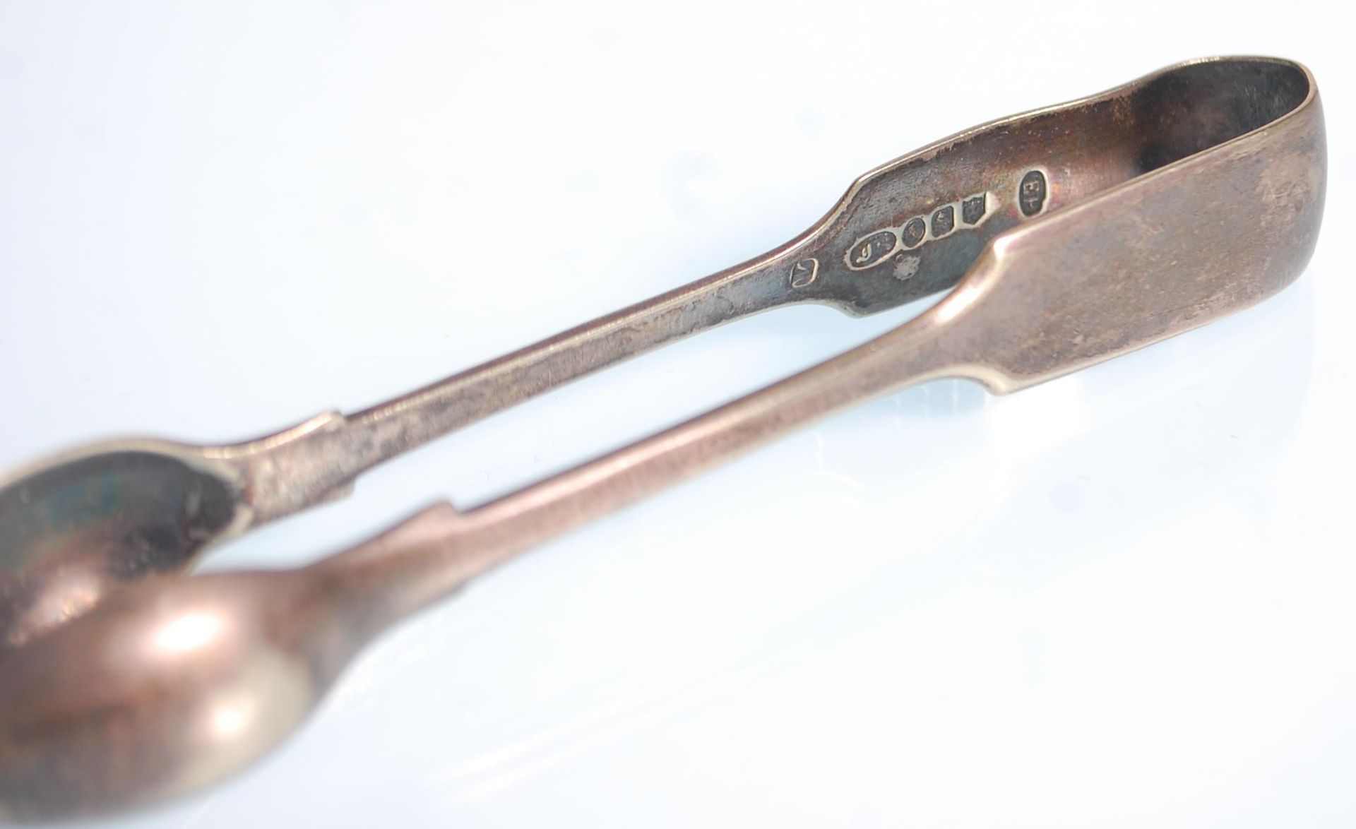 Two silver hallmarked sugar tongs dating from the early 20th Century to include a plane example - Image 2 of 6