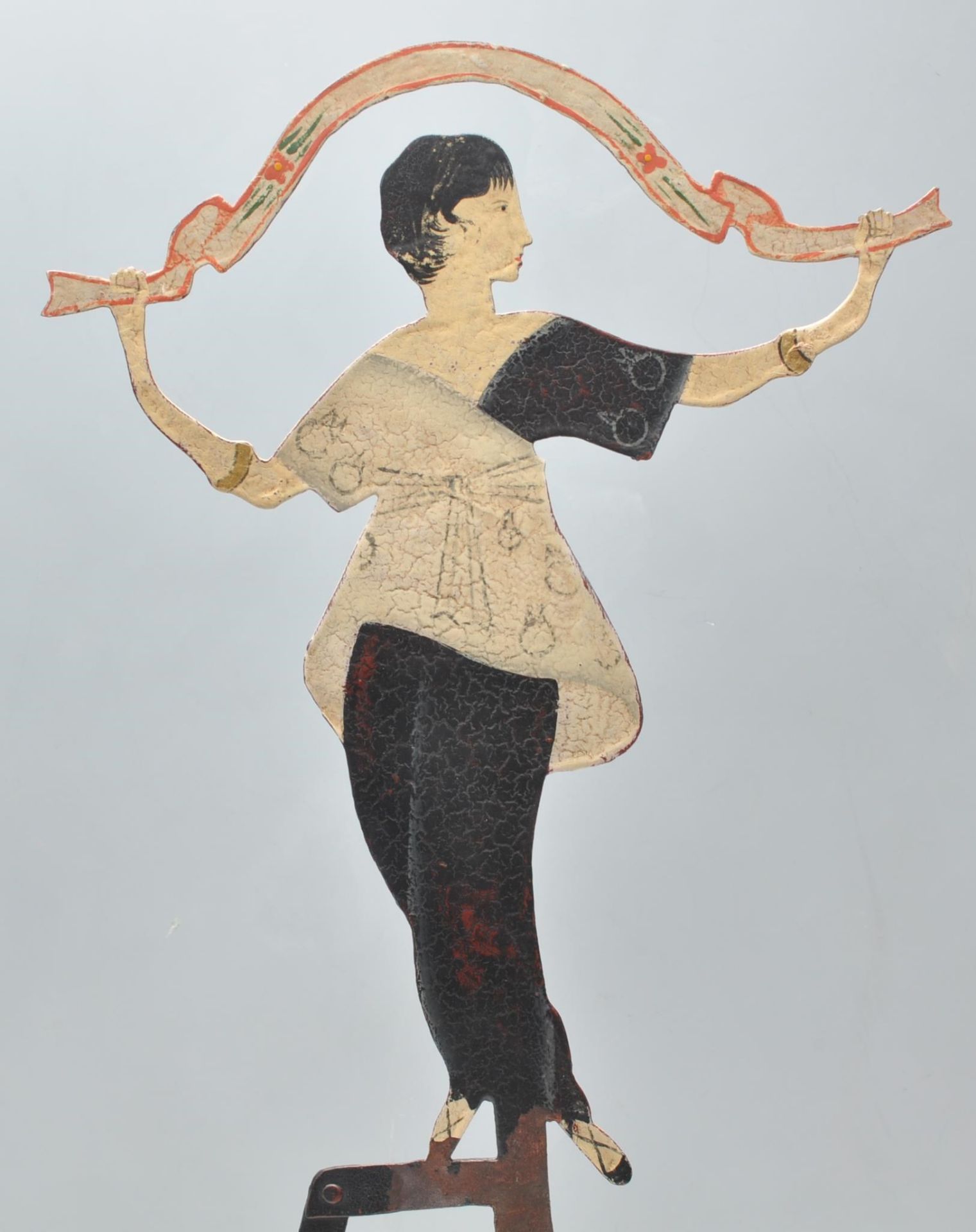 A vintage 20th Century balance character in the form of a lady dancing. The balance of iron - Bild 7 aus 8