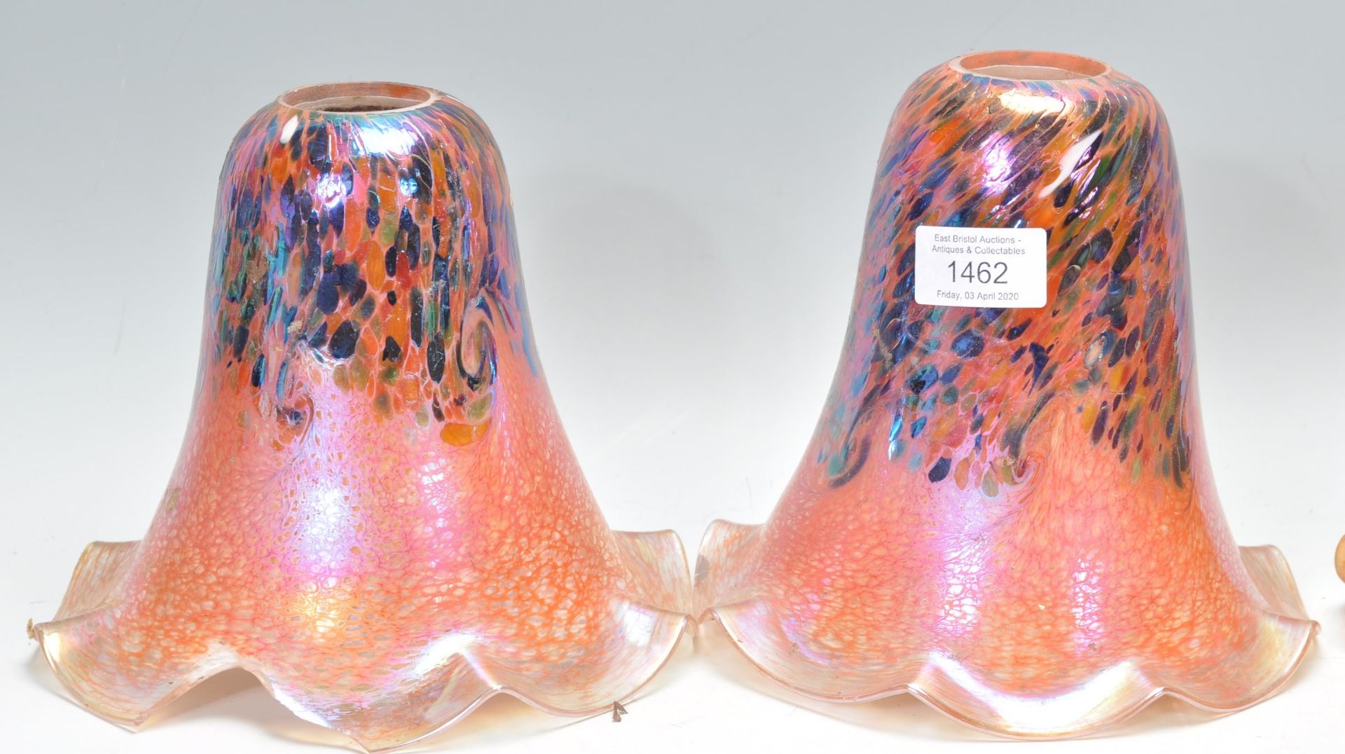 A collection of 20th century art glass lamp - light shades. To include 2 stunning art glass volcanic - Bild 2 aus 7