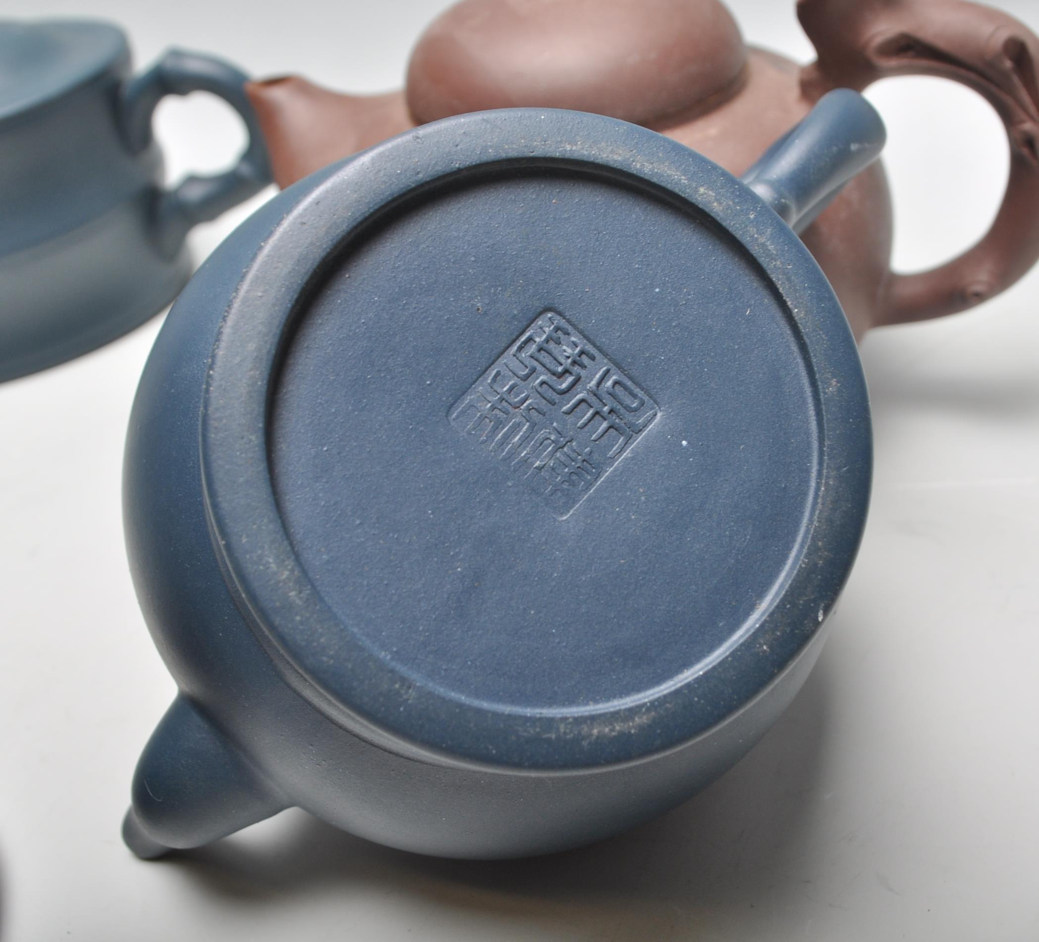 A Chinese Yixing clay teapot having carved decoration of a seated male figure with character marks - Image 8 of 13