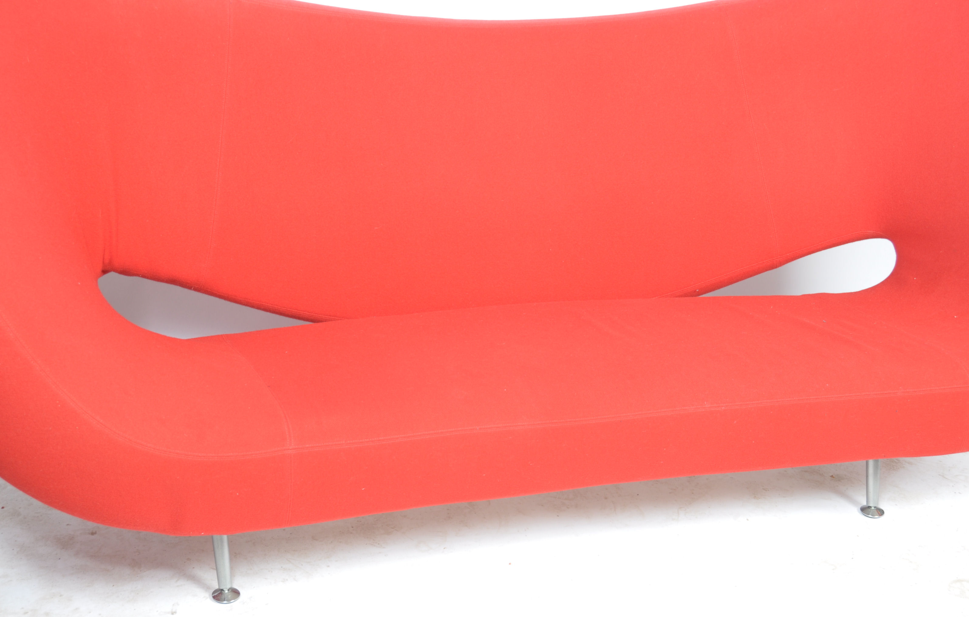 MOROSO VICTORIA AND ALBERT DESIGNER SOFA BY RON ARAD - Image 3 of 5