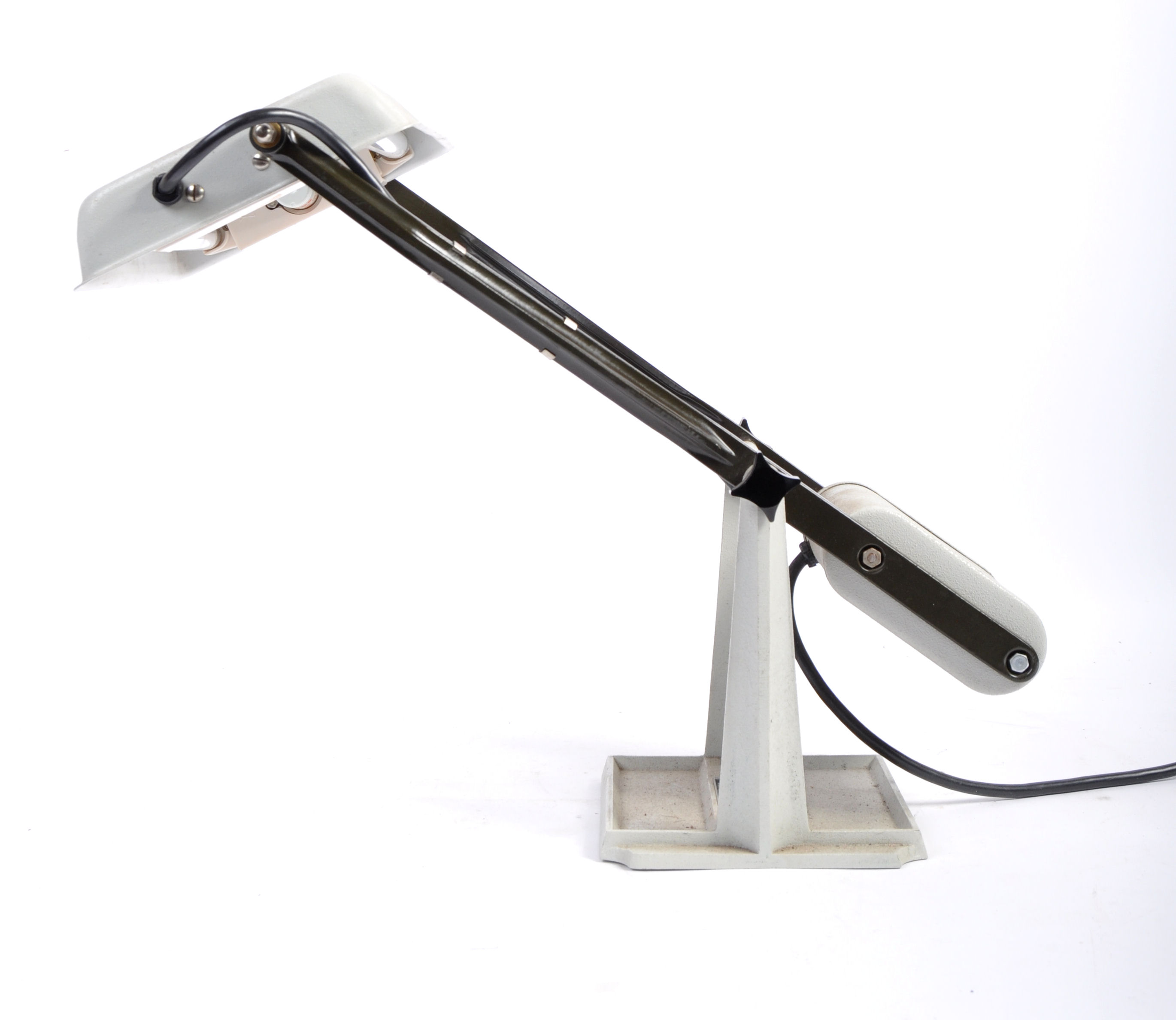 IVA ENGINEERING - VINTAGE COUNTERBALANCE MAGNIFYING LAMP - Image 4 of 10