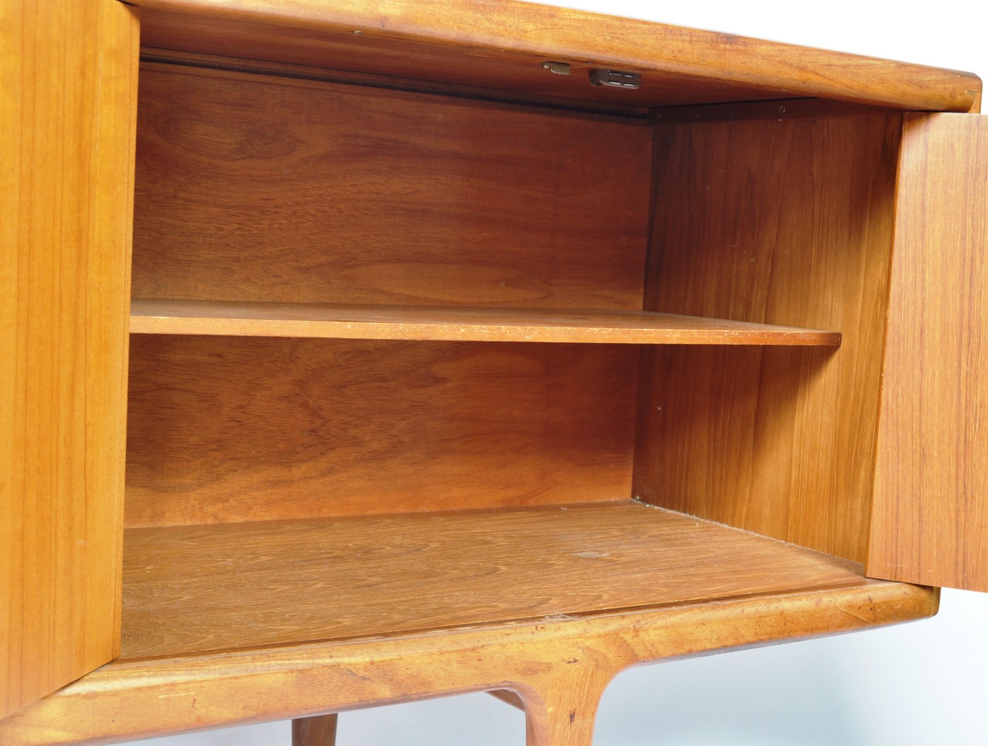 A.YOUNG LTD 1960'S TEAK SIDEBOARD CREDENZA BY JOHN HERBERT - Bild 5 aus 7