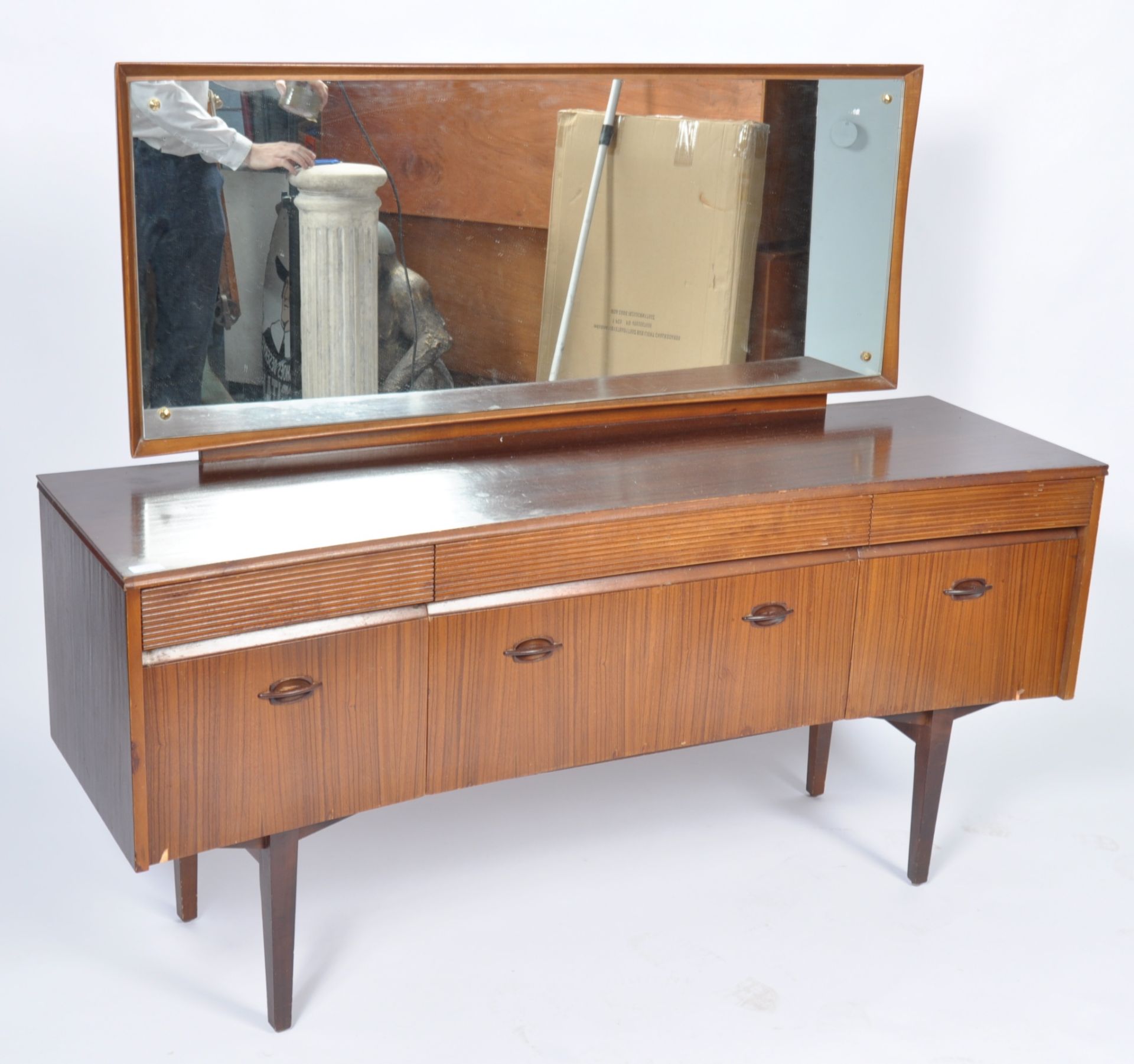 EON ELLIOTS OF NEWBURY 1970'S AFRAMOSIA DRESSING TABLE - Bild 3 aus 6